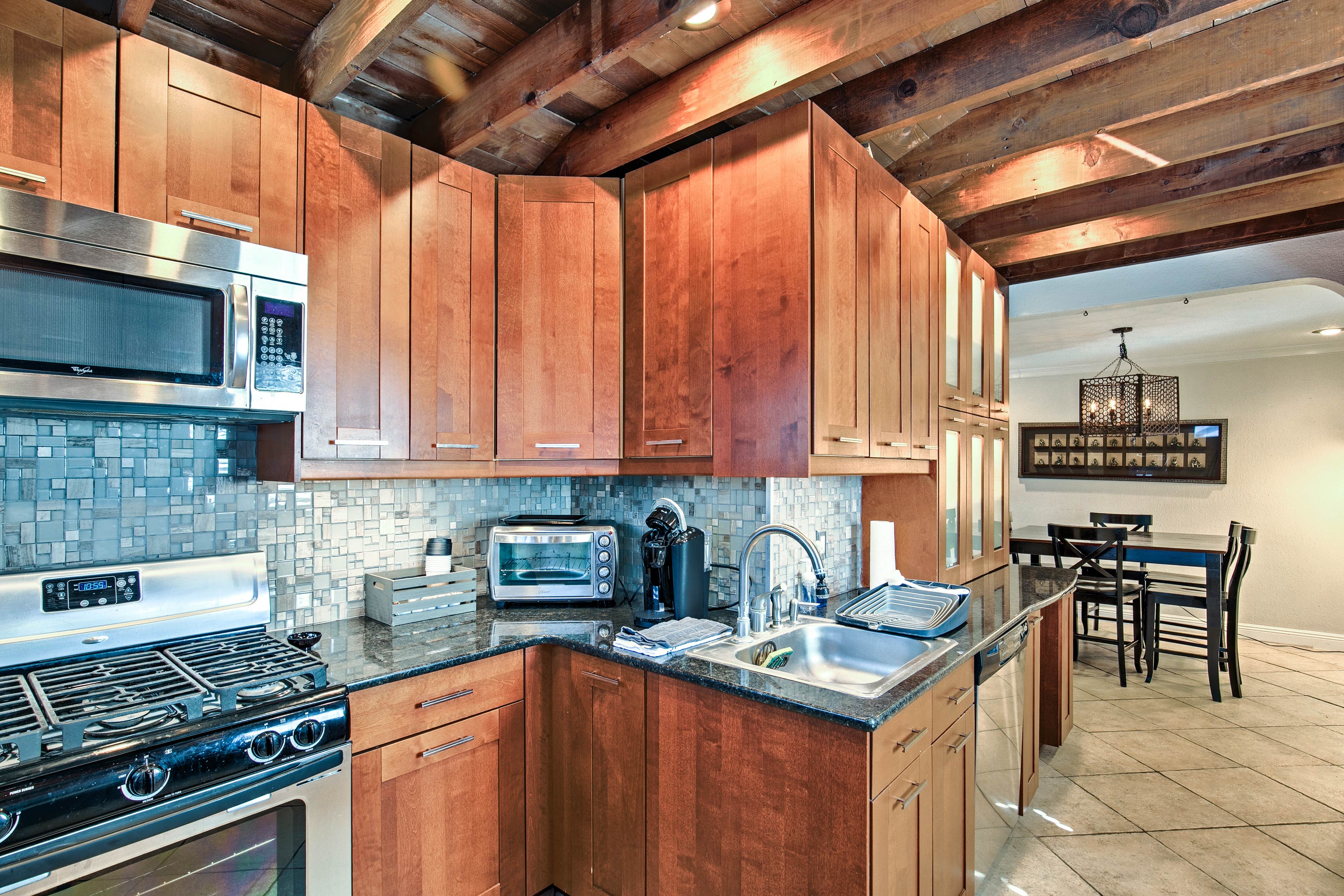 The fully equipped kitchen makes cooking a breeze.