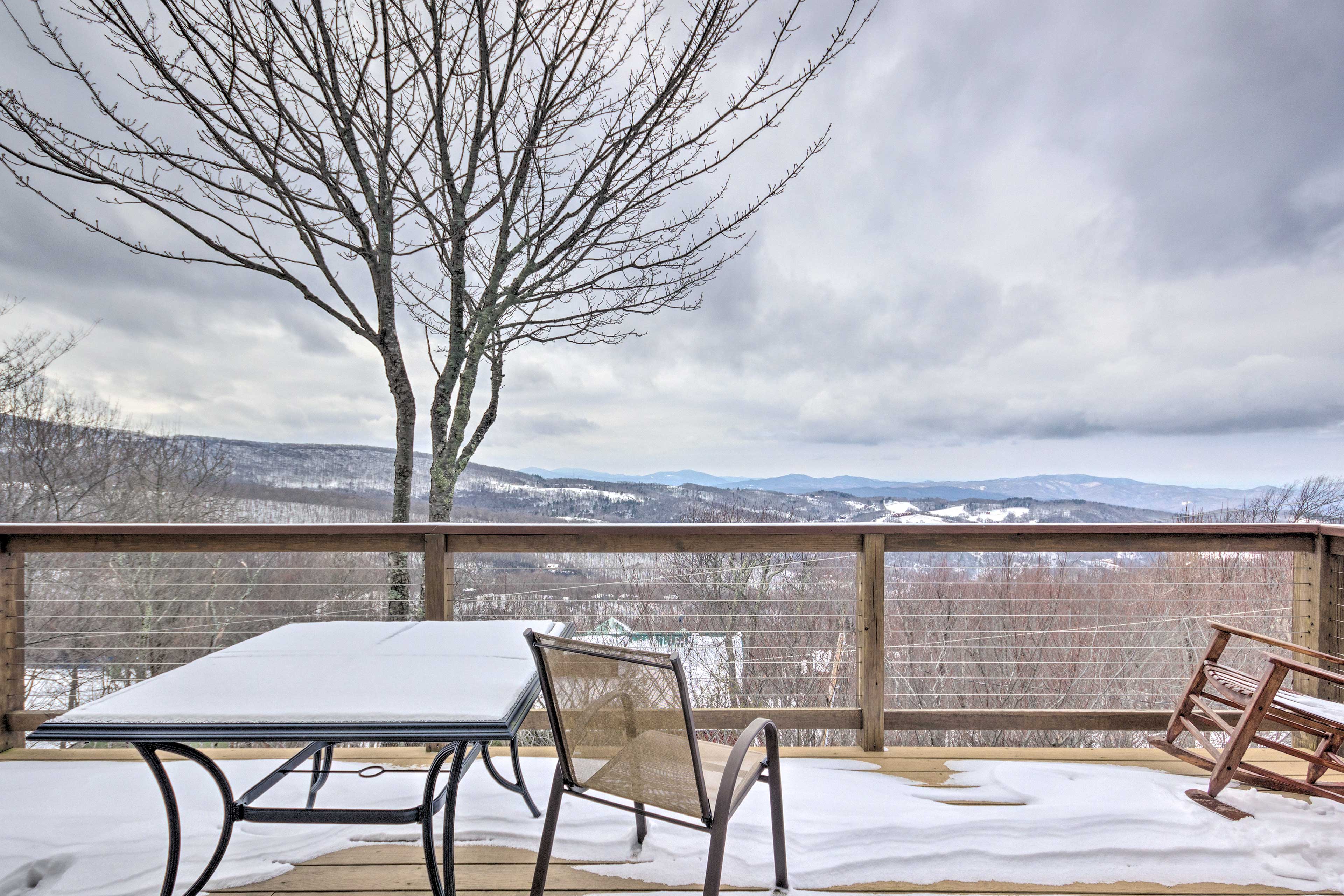 Private Deck | Outdoor Dining | Mountain Views