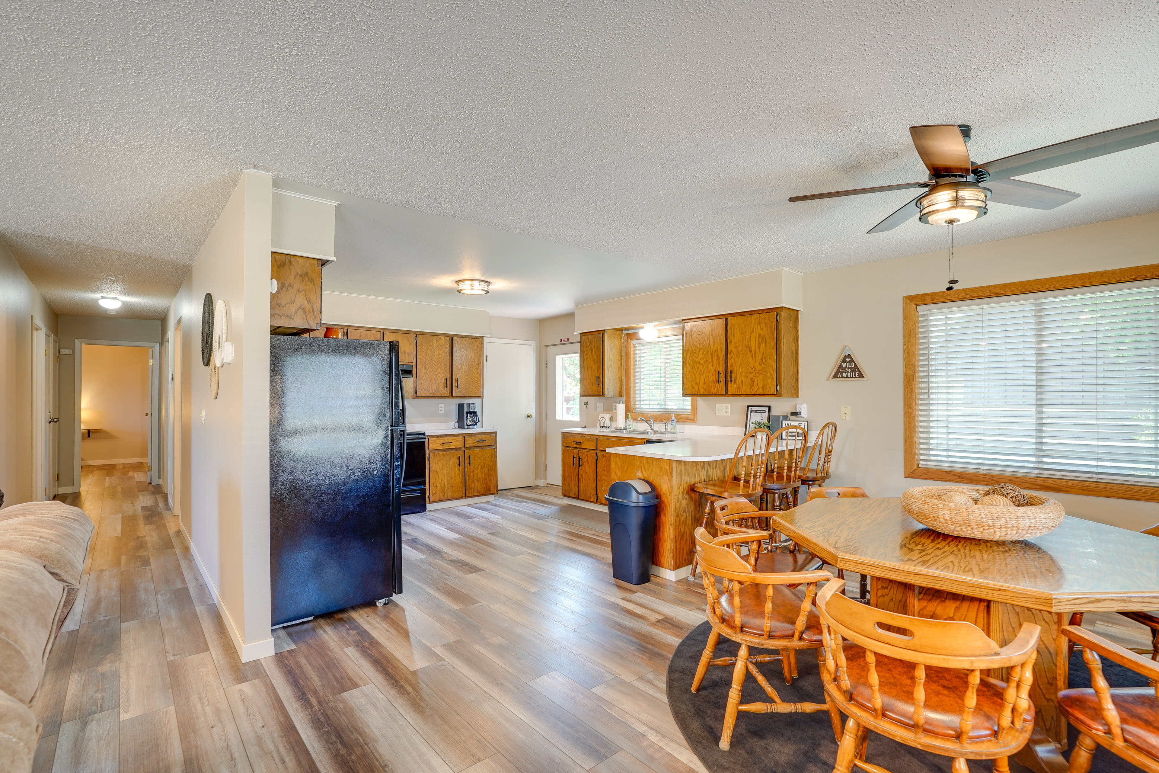 Dining Area & Kitchen