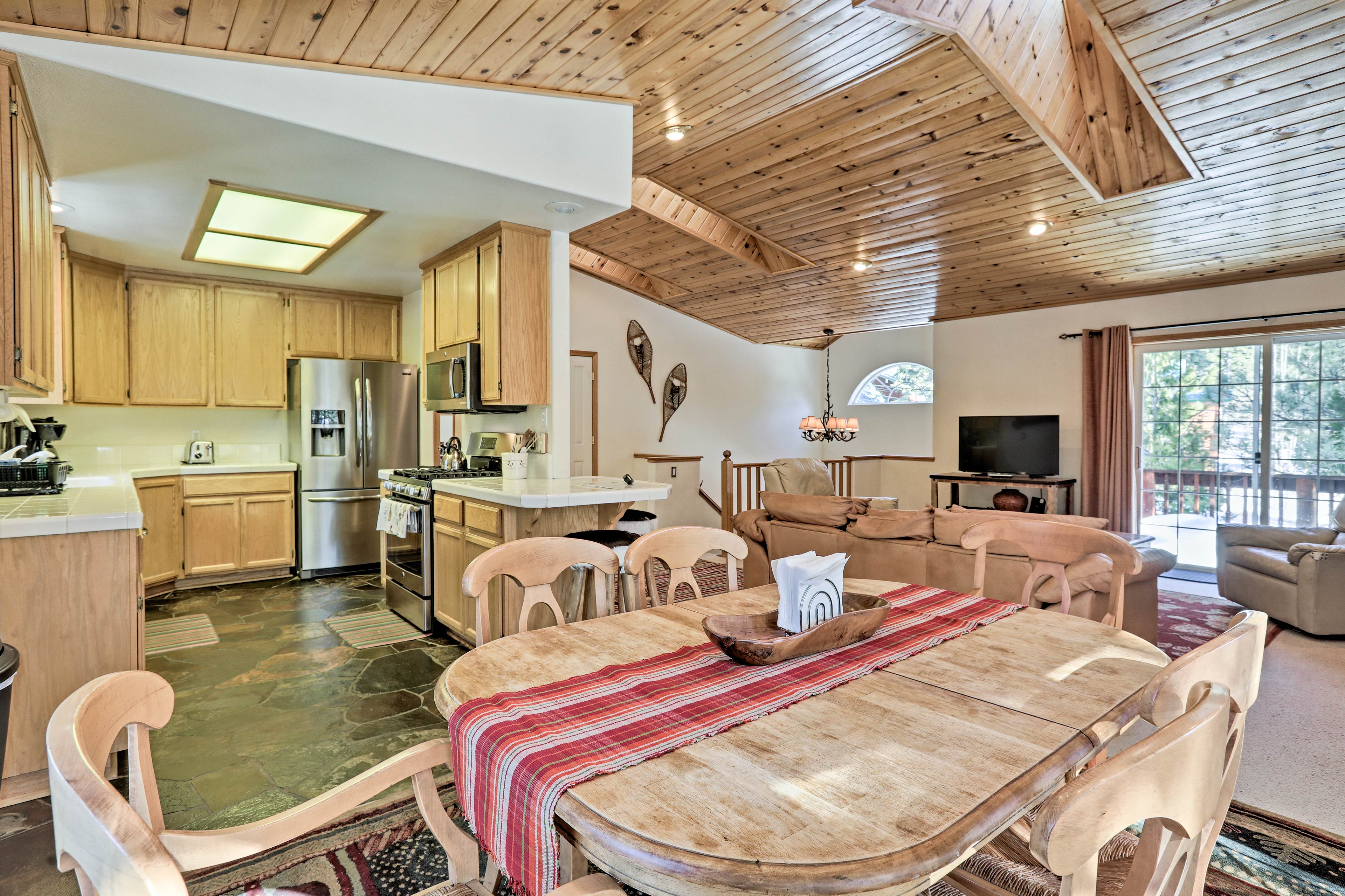 Dining Area | Dishware/Flatware