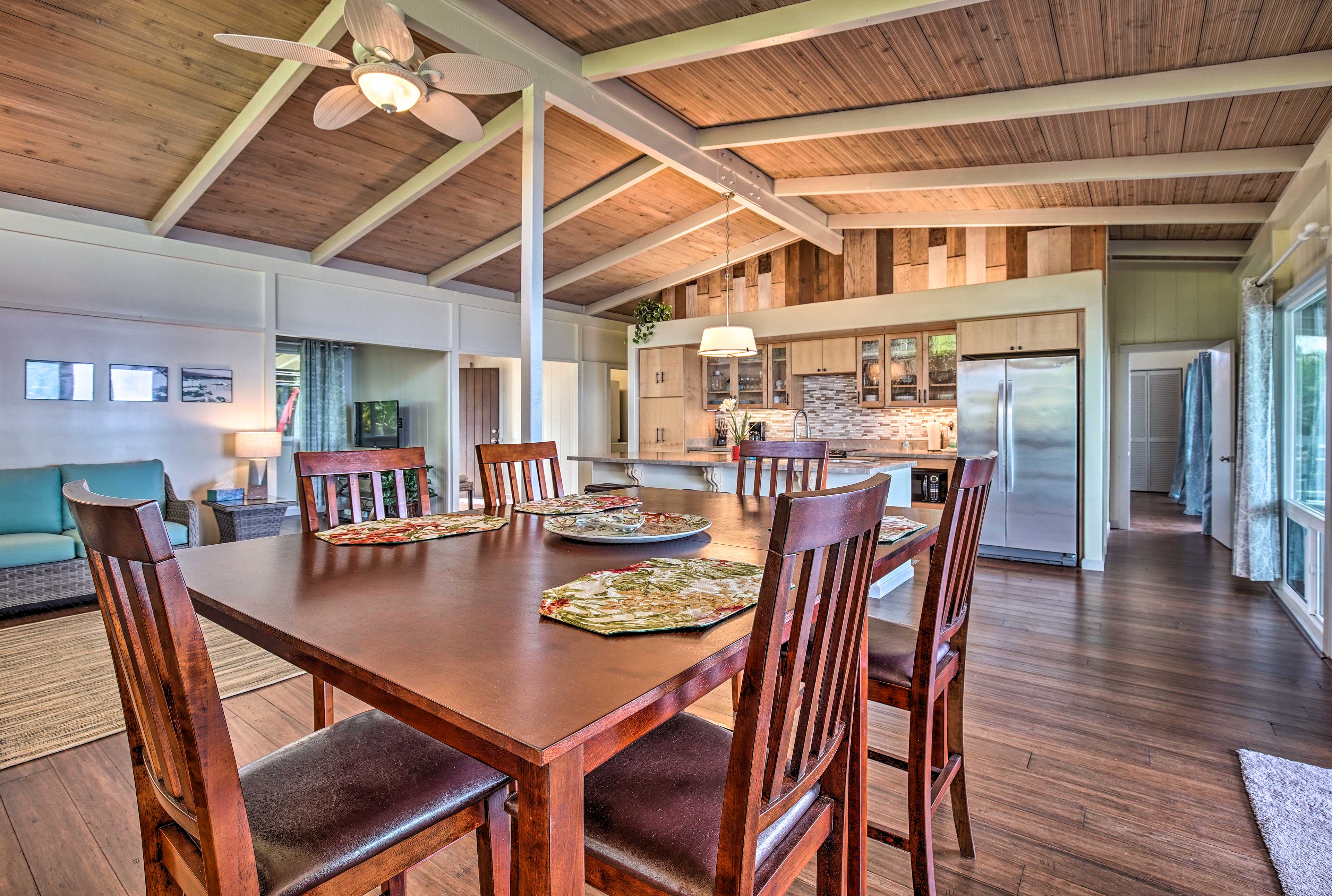 Dining Area | Dishes & Flatware Provided