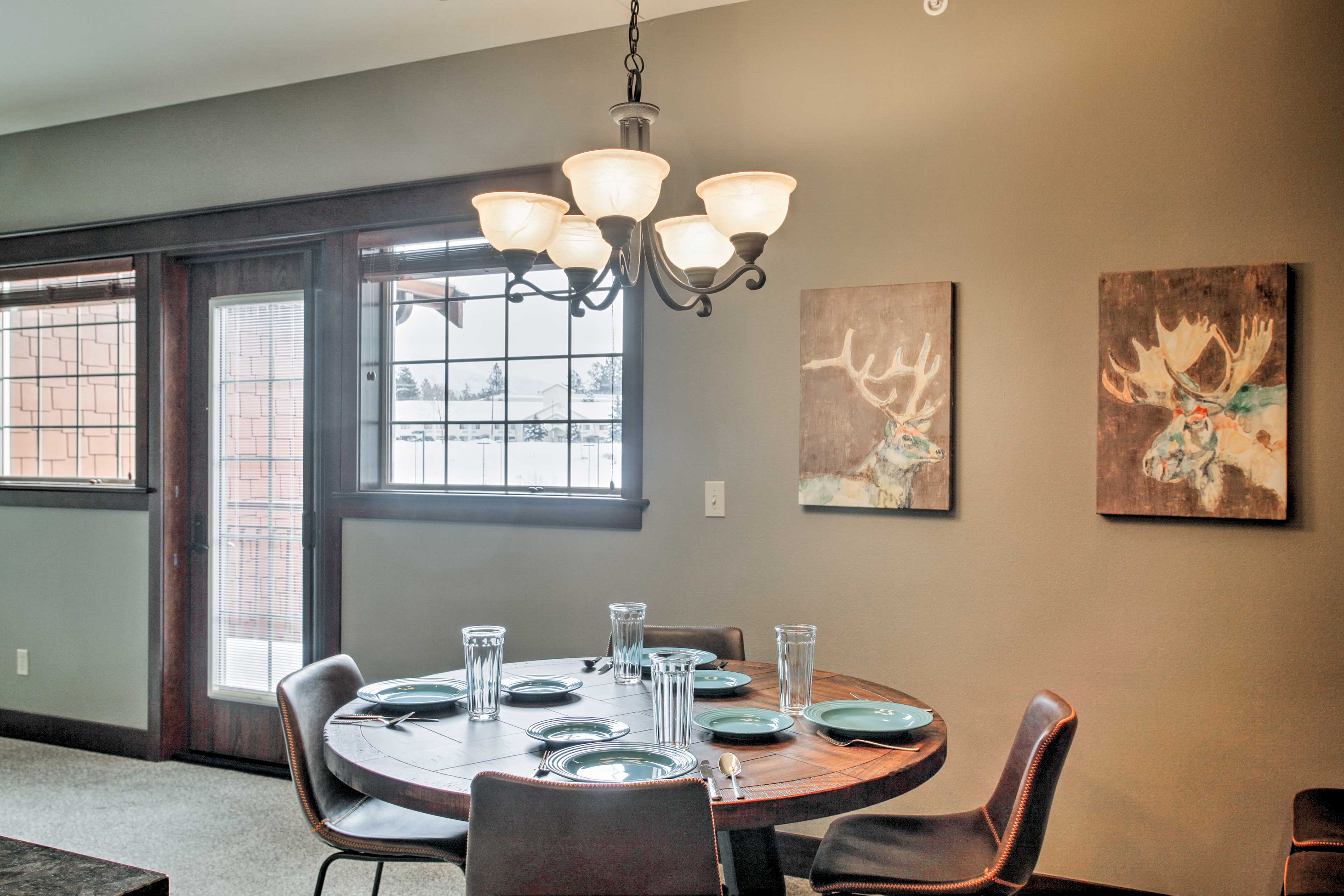 Dining Area | Dishware & Flatware Provided | Breakfast Bar Additional Sleeping