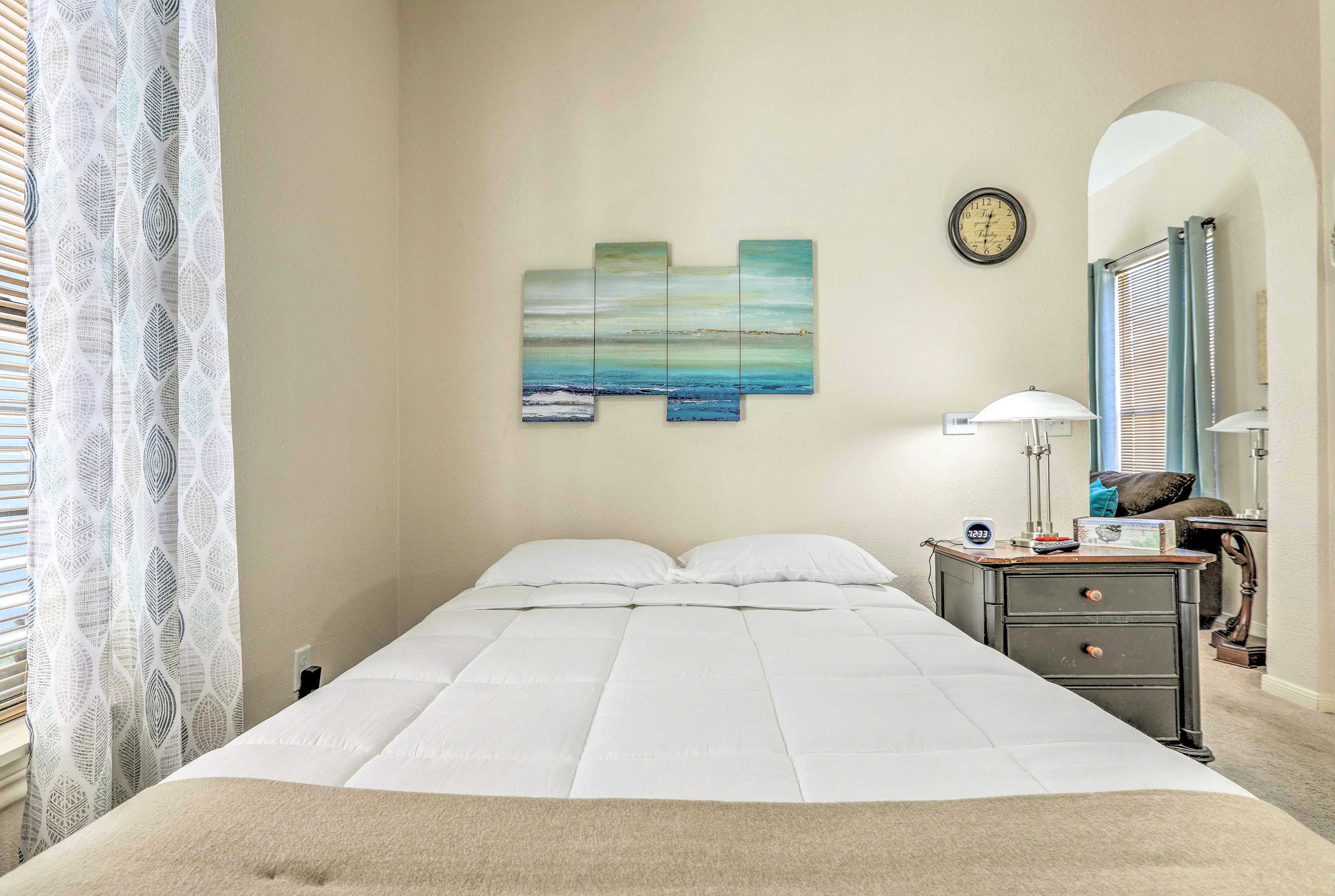 Bedroom Suite | Queen Bed | Linens Provided