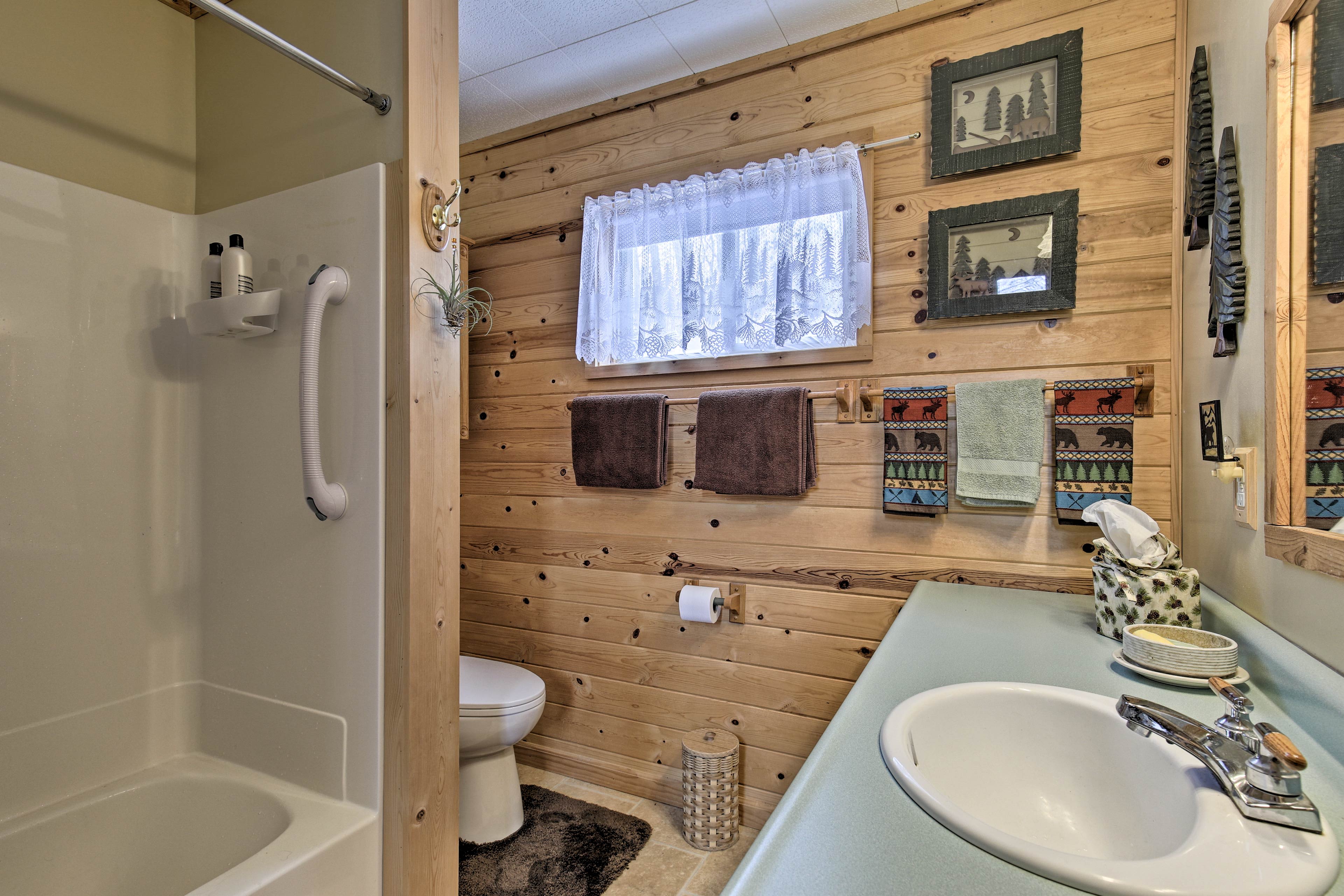 Full Bathroom | Towels & Linens Provided