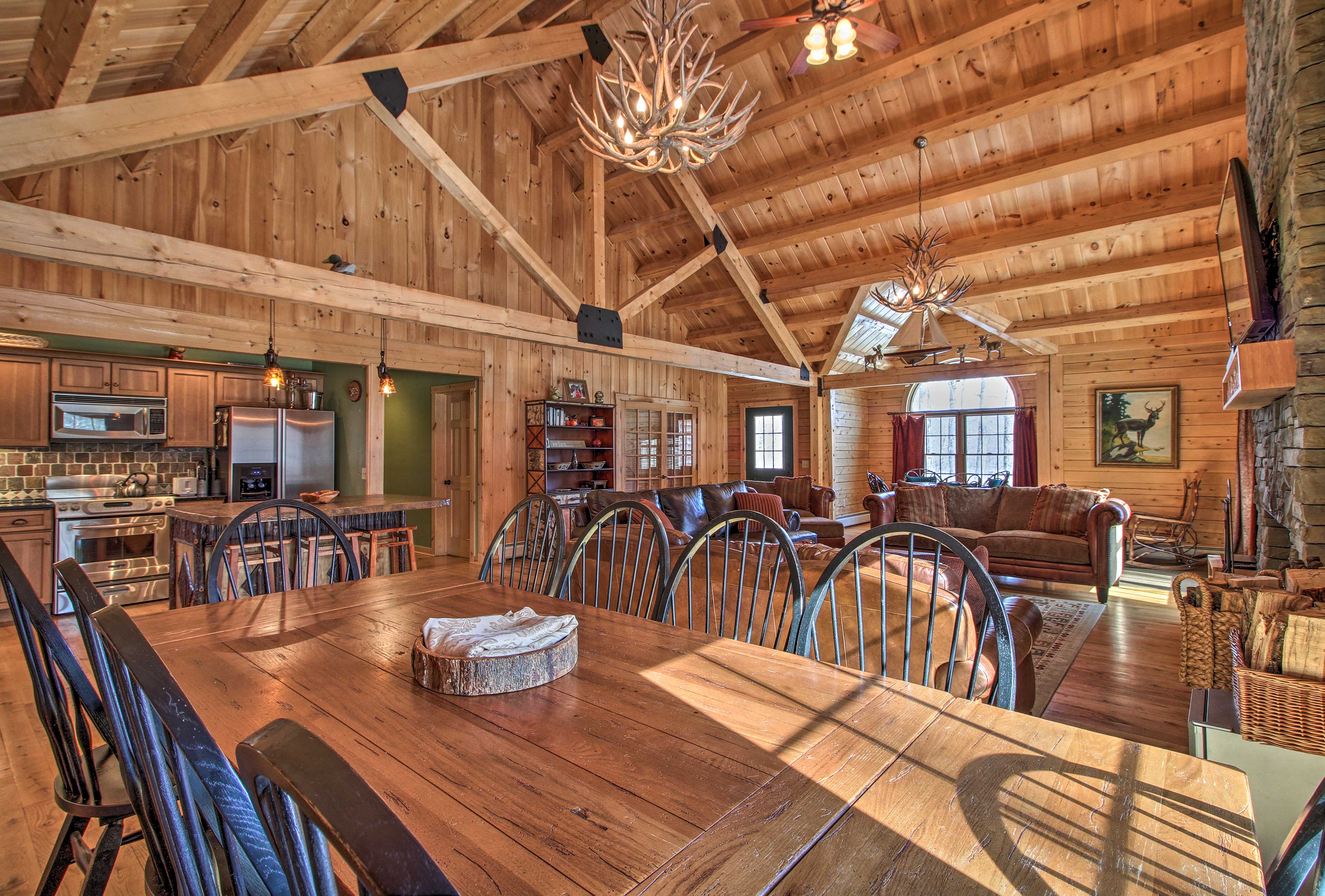 Dining Area | Dishware/Flatware Provided