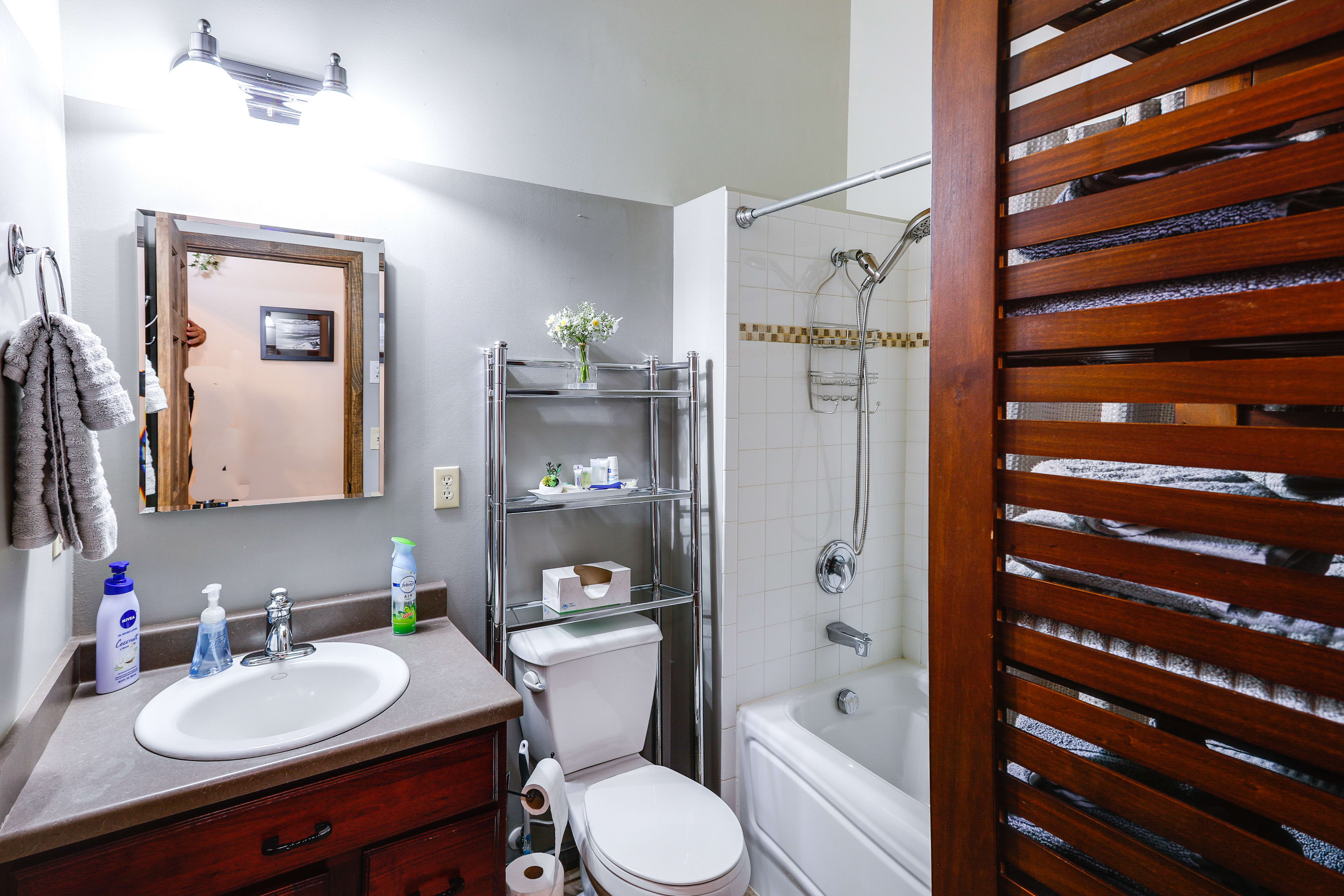 Full Bathroom | Complimentary Toiletries | Hair Dryer