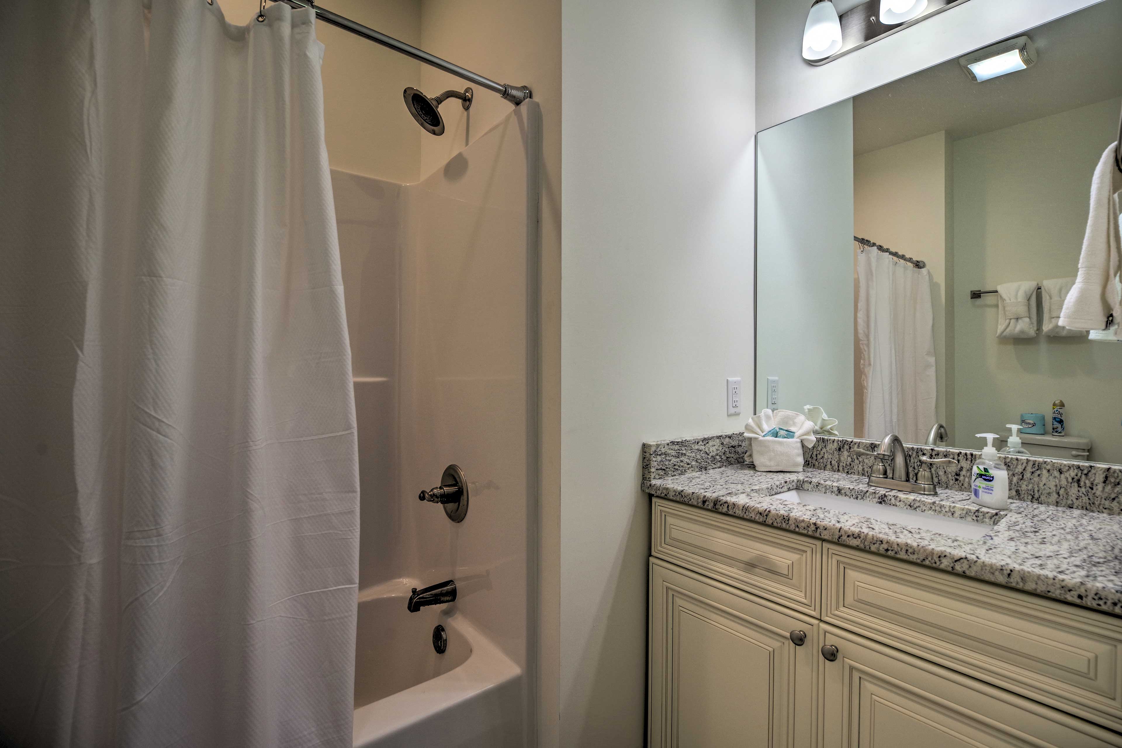 En-Suite Bathroom | Towels Provided