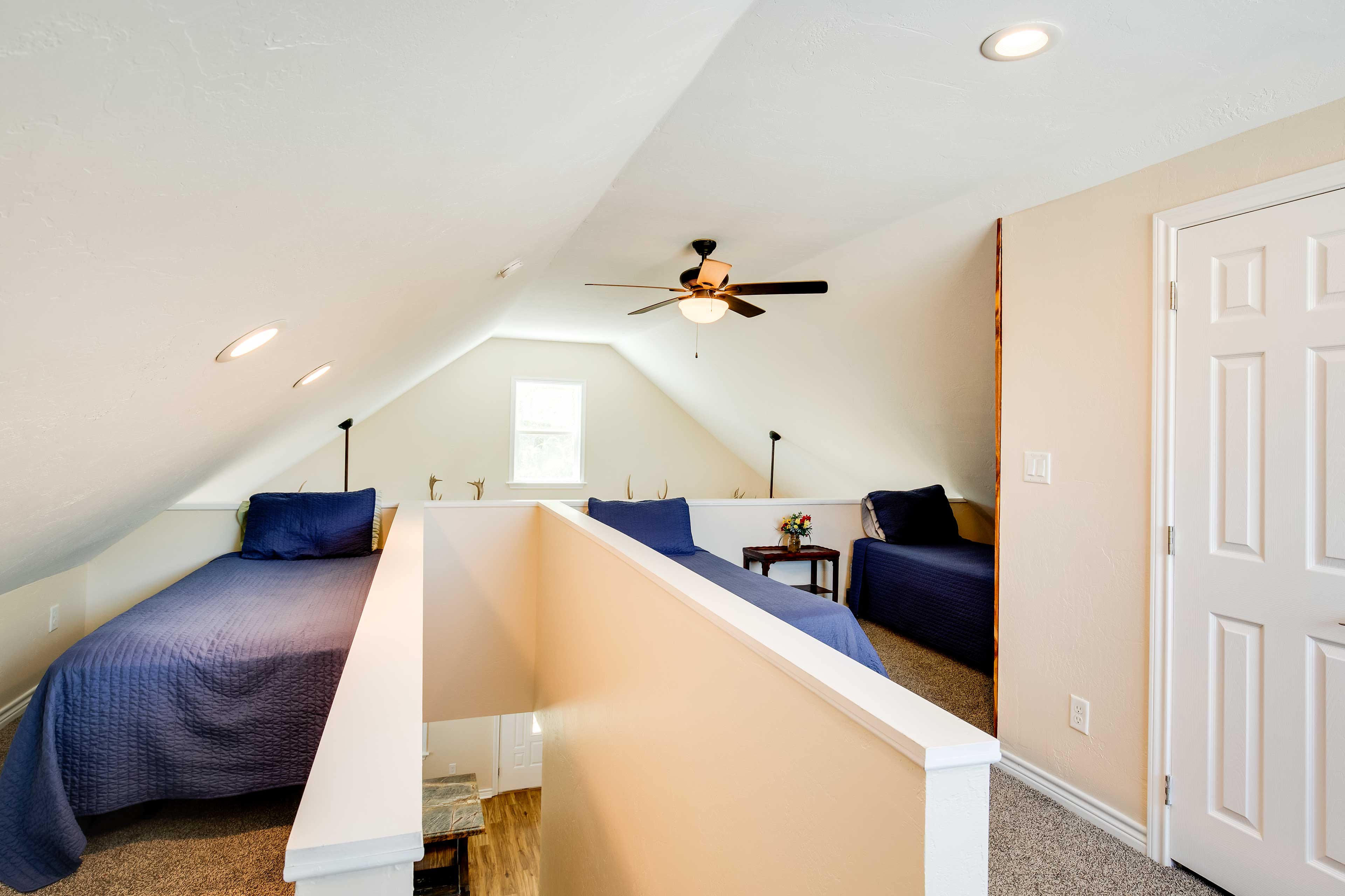 Bedroom 2 (Loft) | 3 Twin Beds