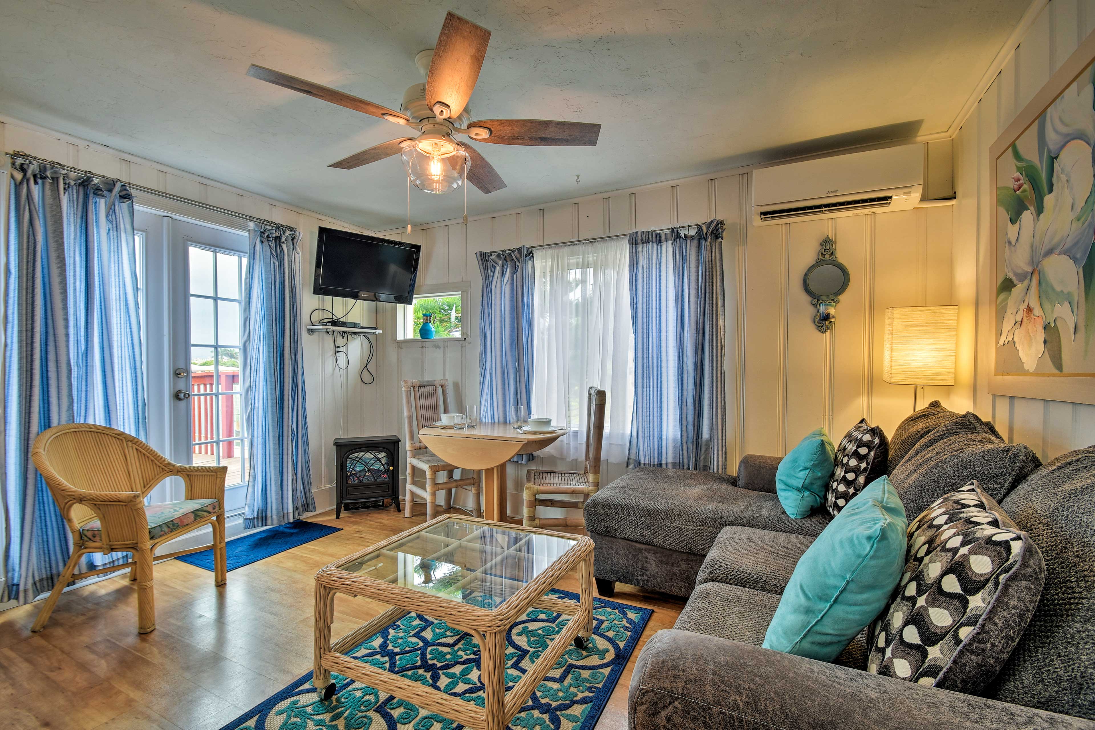 Get ready to a sunny Florida getaway at this cozy vacation rental condo.