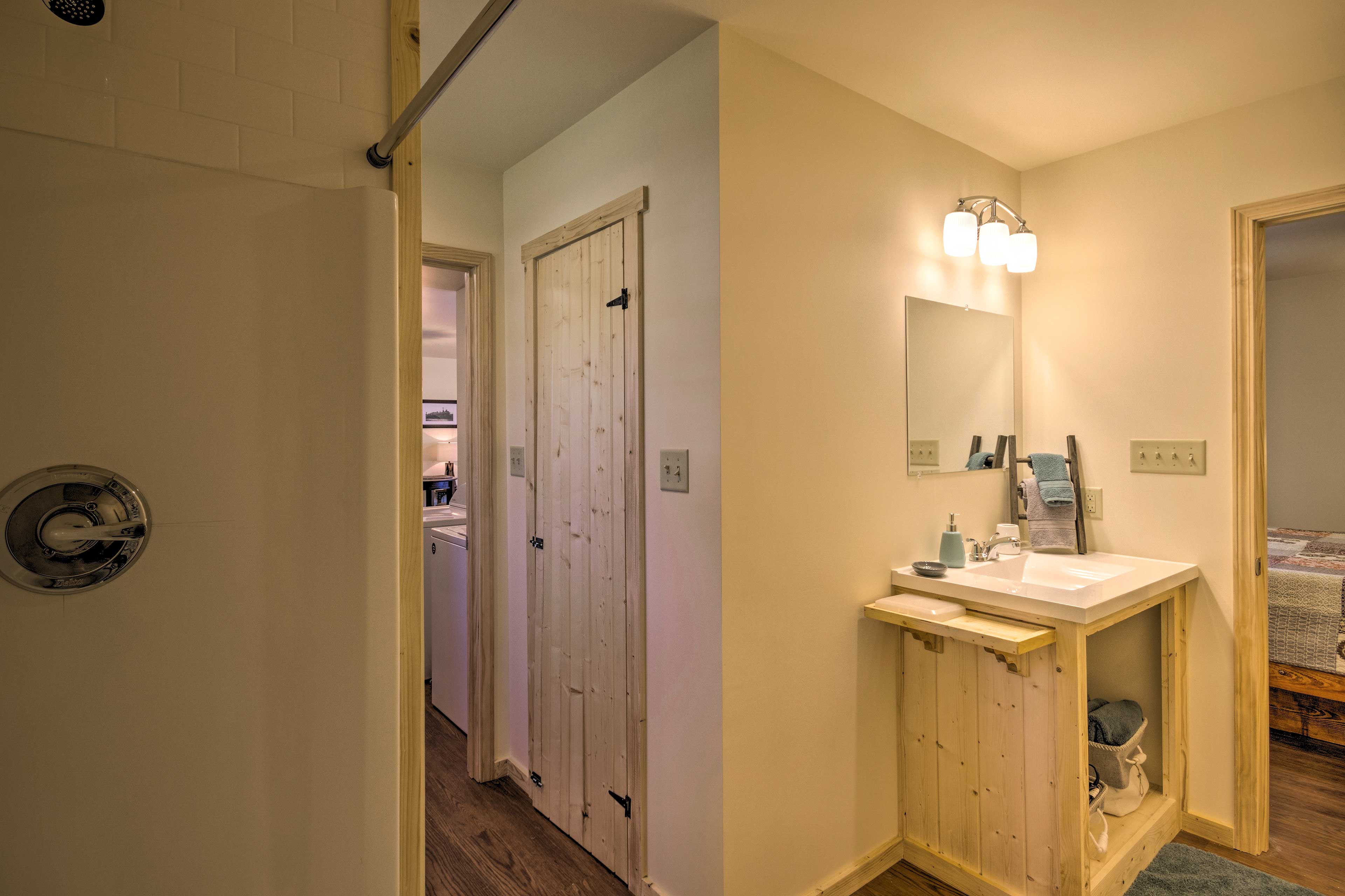 En-Suite Bathroom | Towels Provided