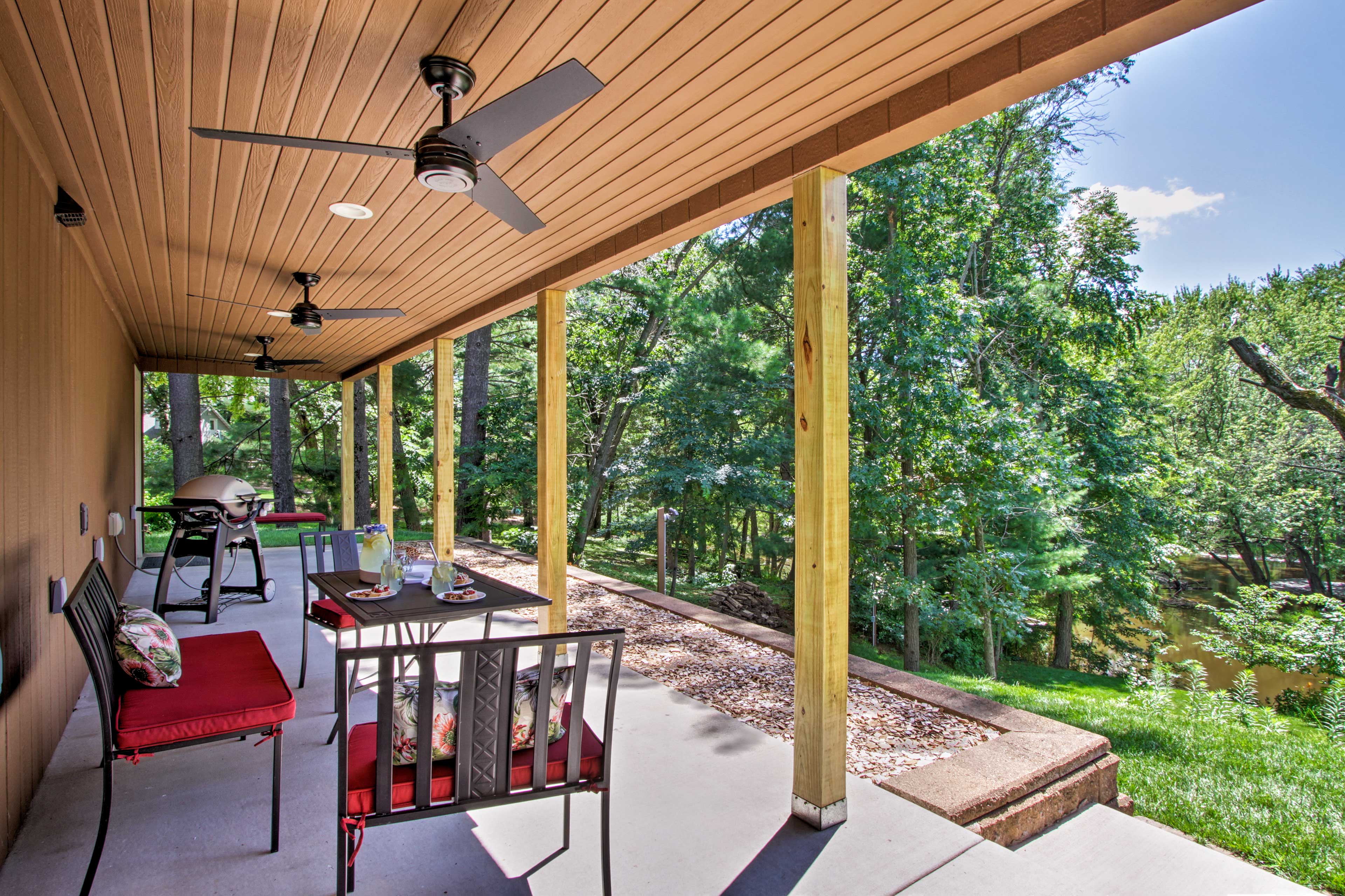 Covered Patio | Outdoor Dining | Gas Grill