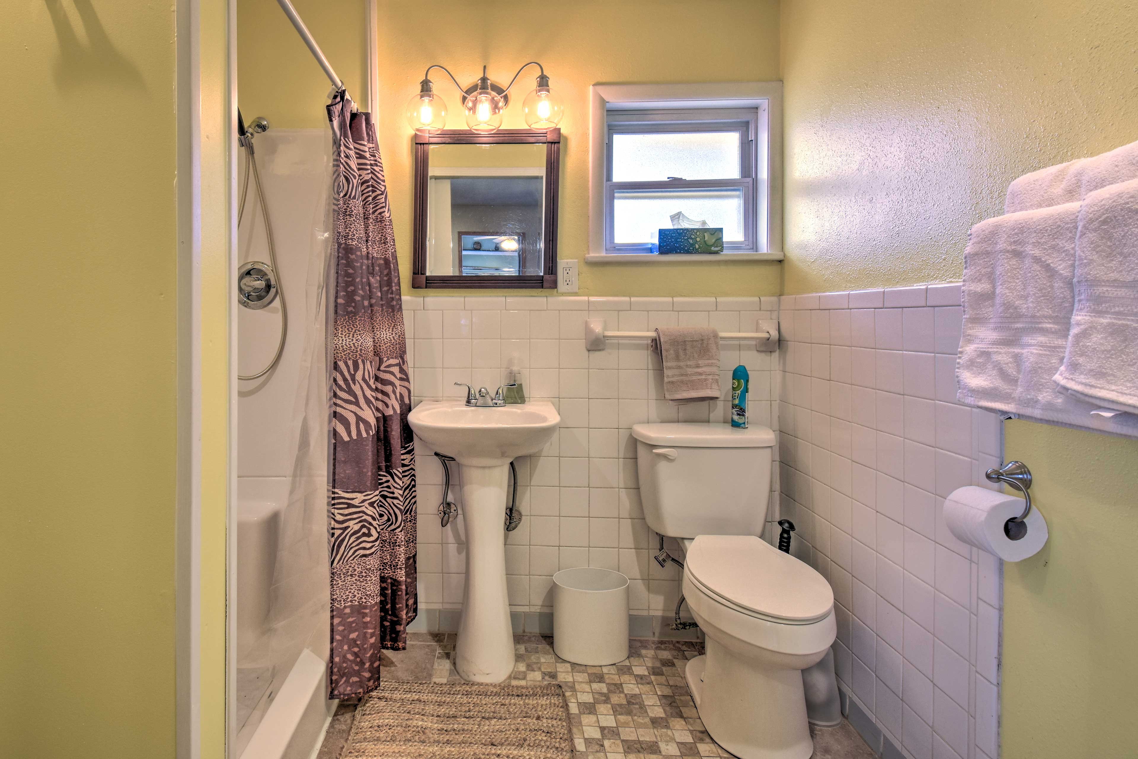 En-Suite Bathroom | Towels Provided | Hair Dryer