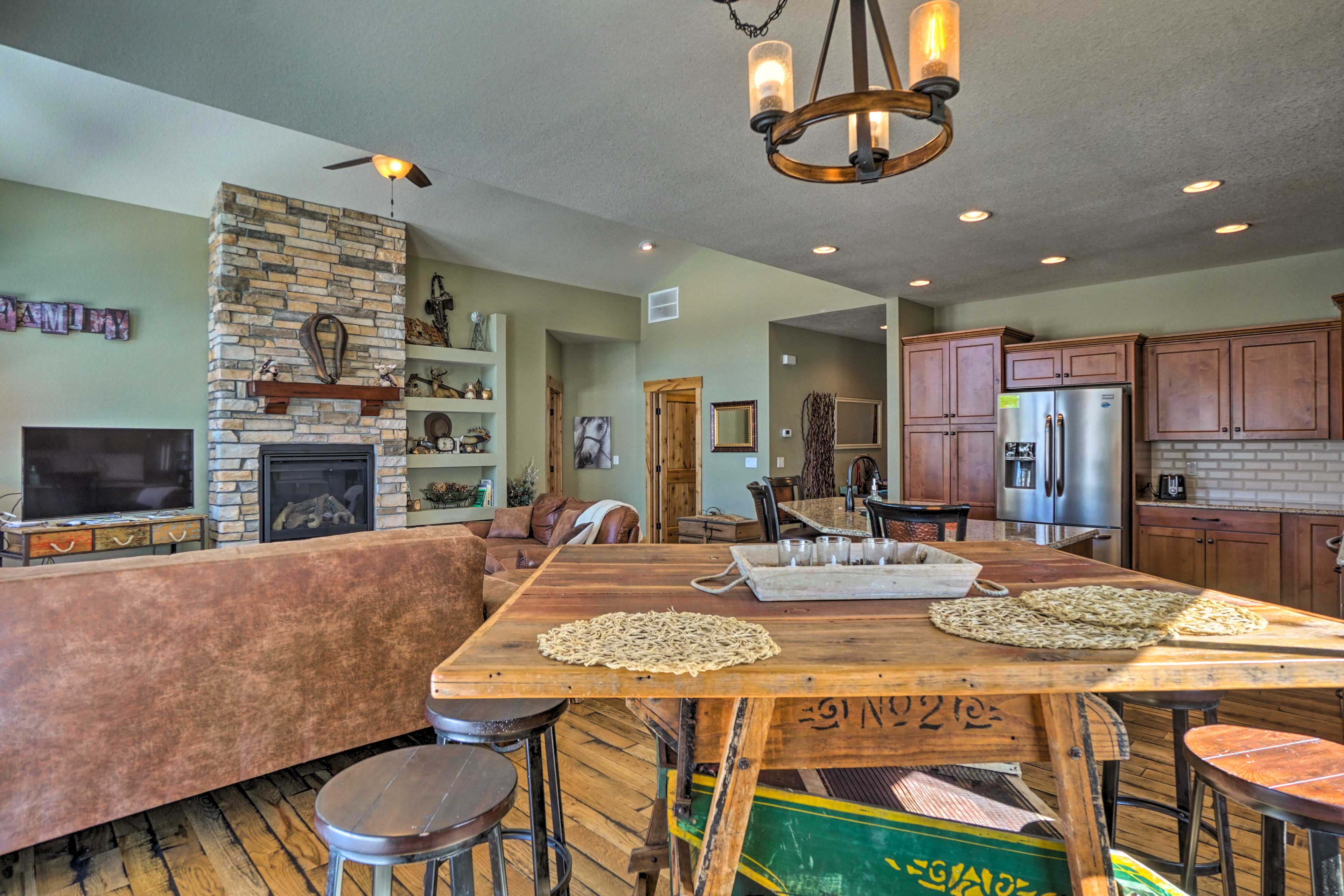 Dining Area | Dishware & Flatware