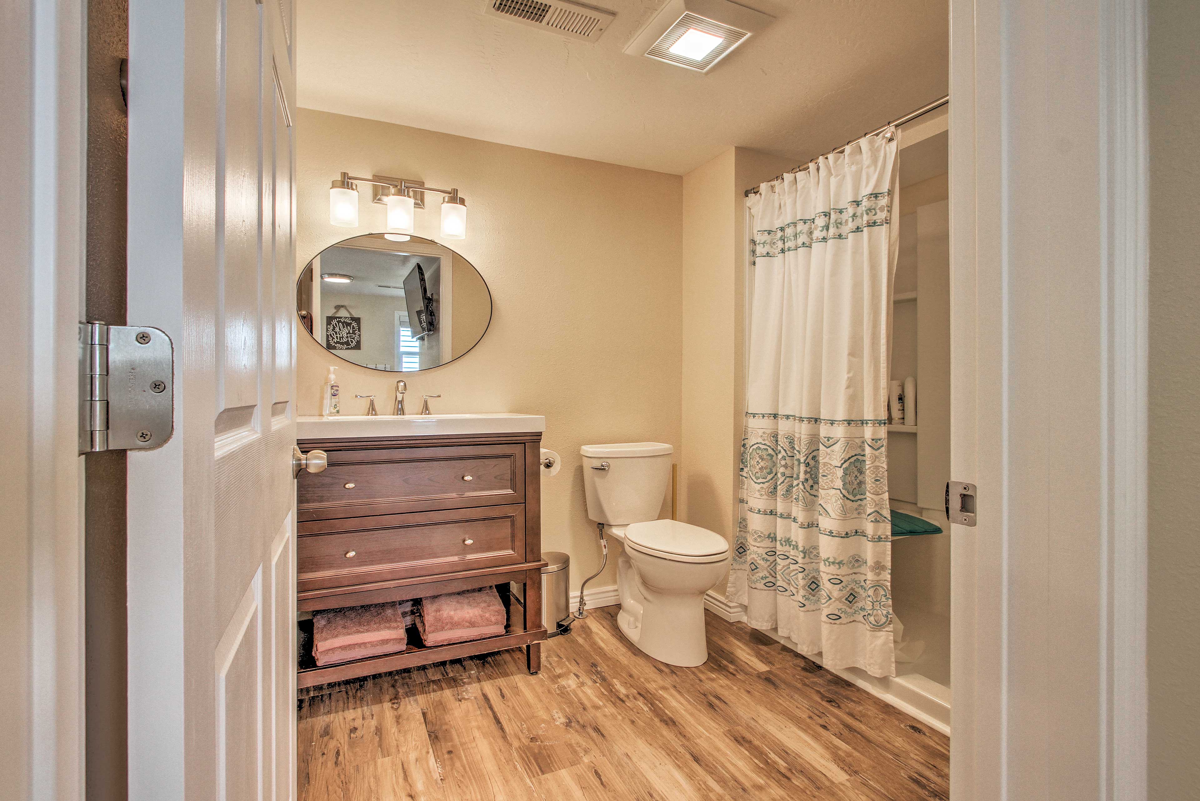 Full Bathroom | Towels & Linens Provided