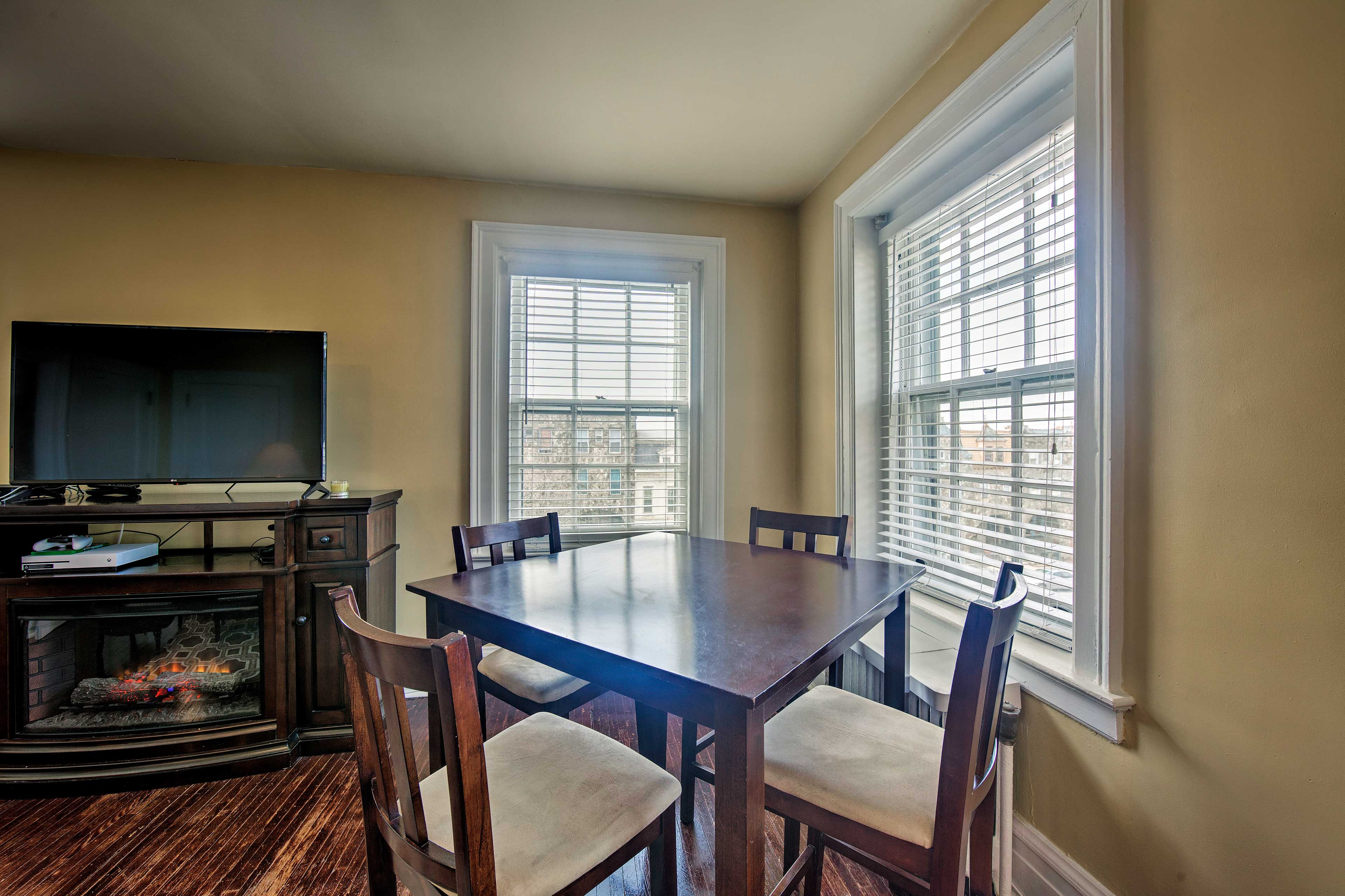 Dining Table | Dishware & Flatware Provided