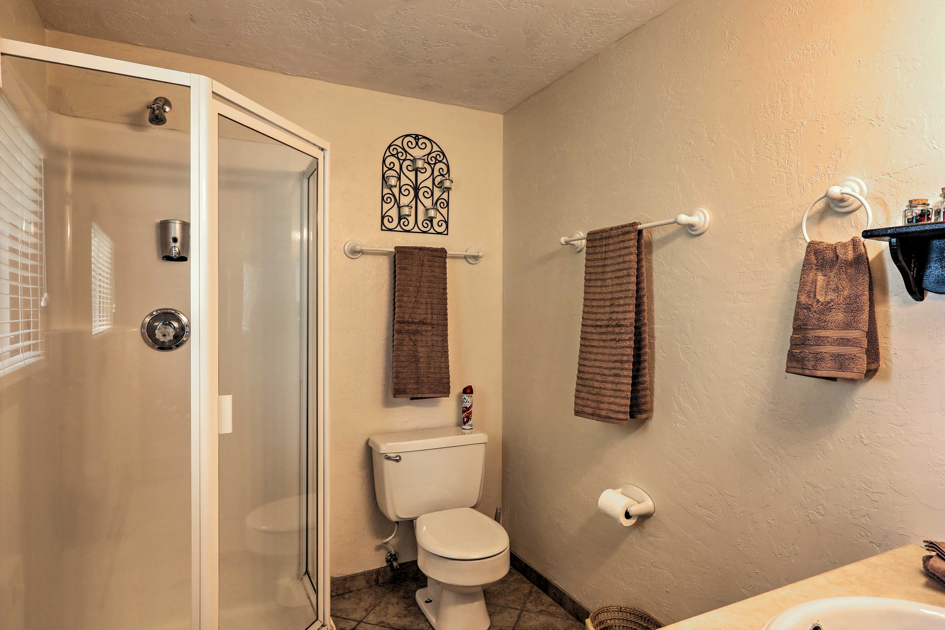 En-Suite Bathroom | Towels Provided