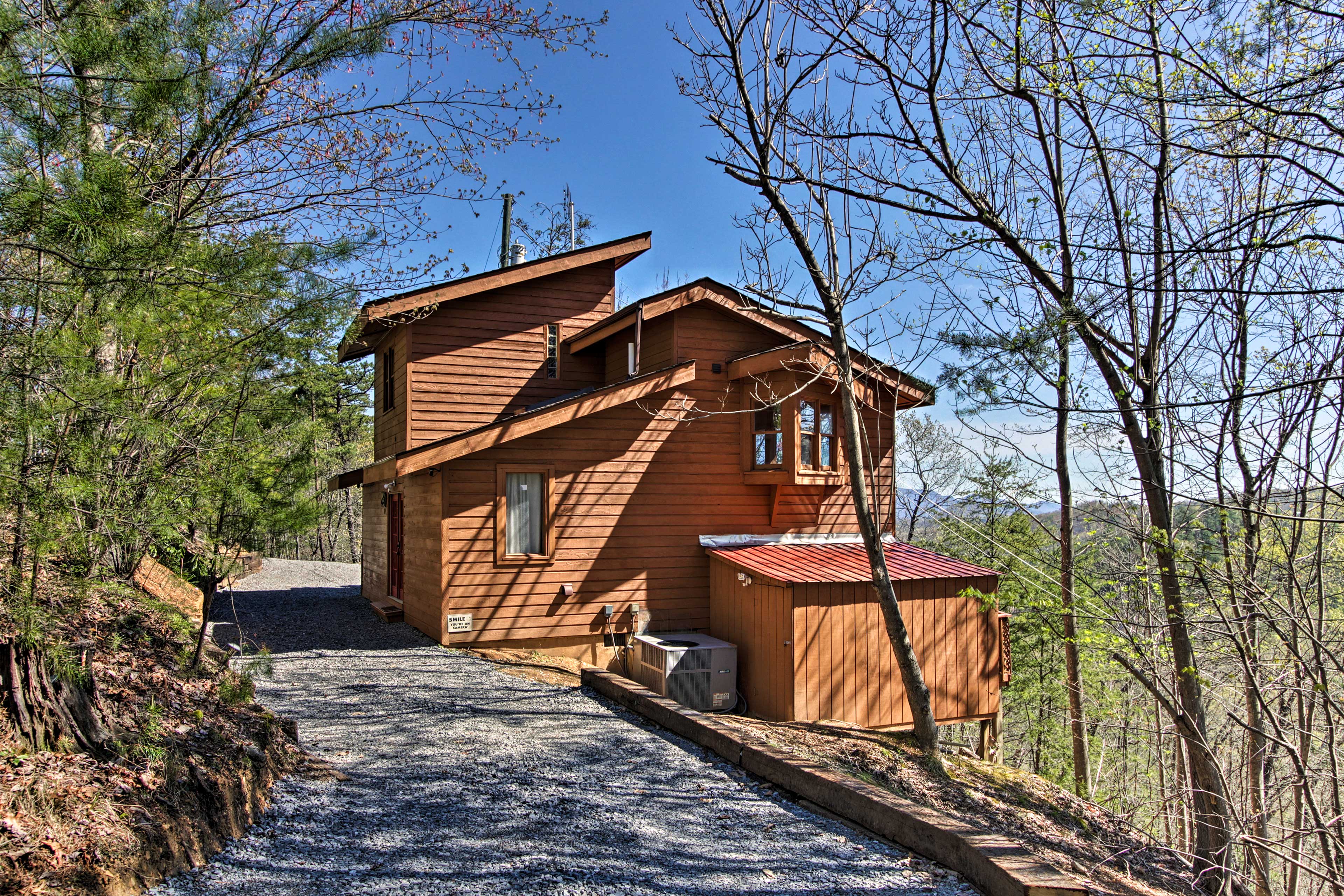 This home is centrally located near Pigeon Forge and Gatlinburg!