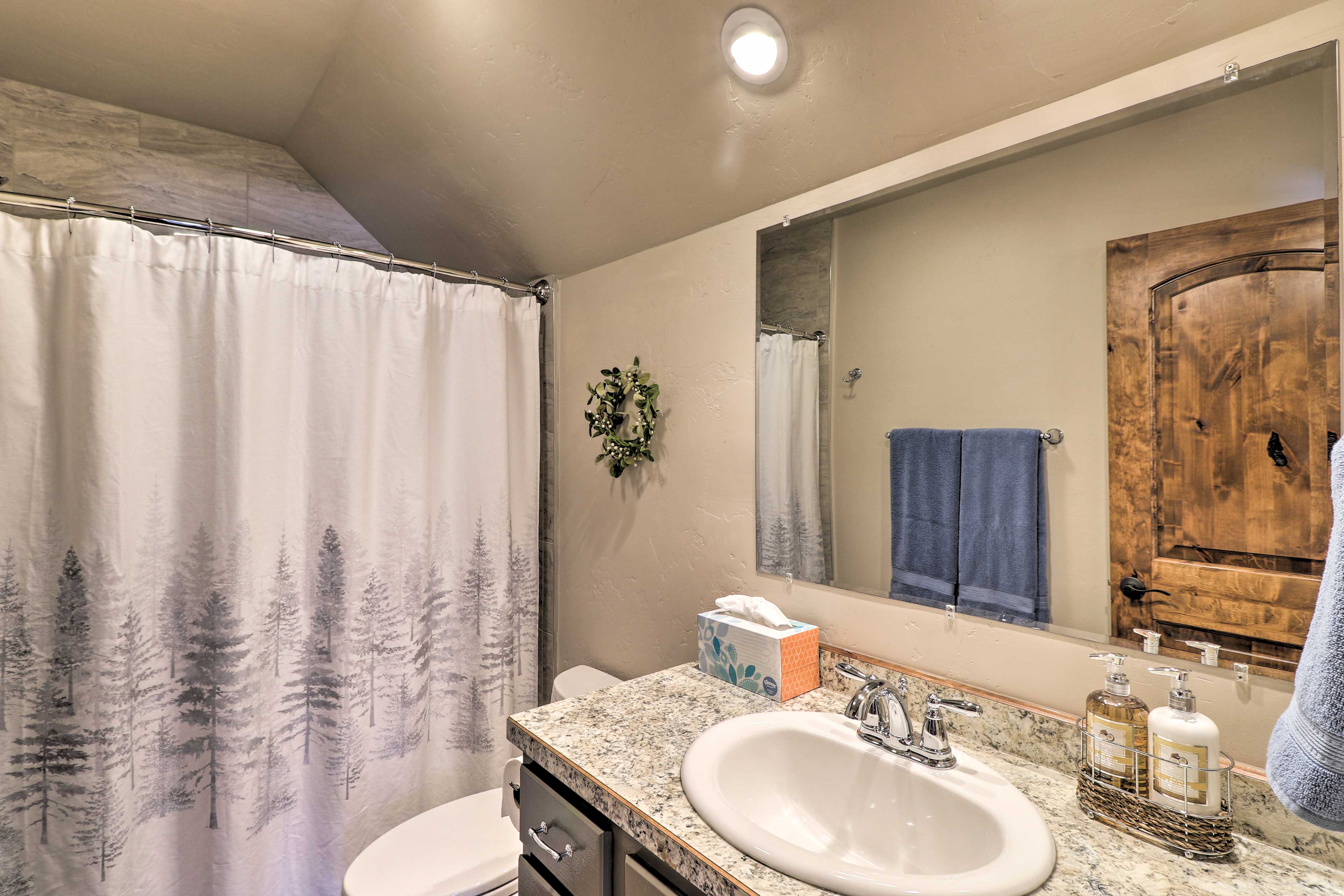 Full Bathroom | Towels & Linens Provided