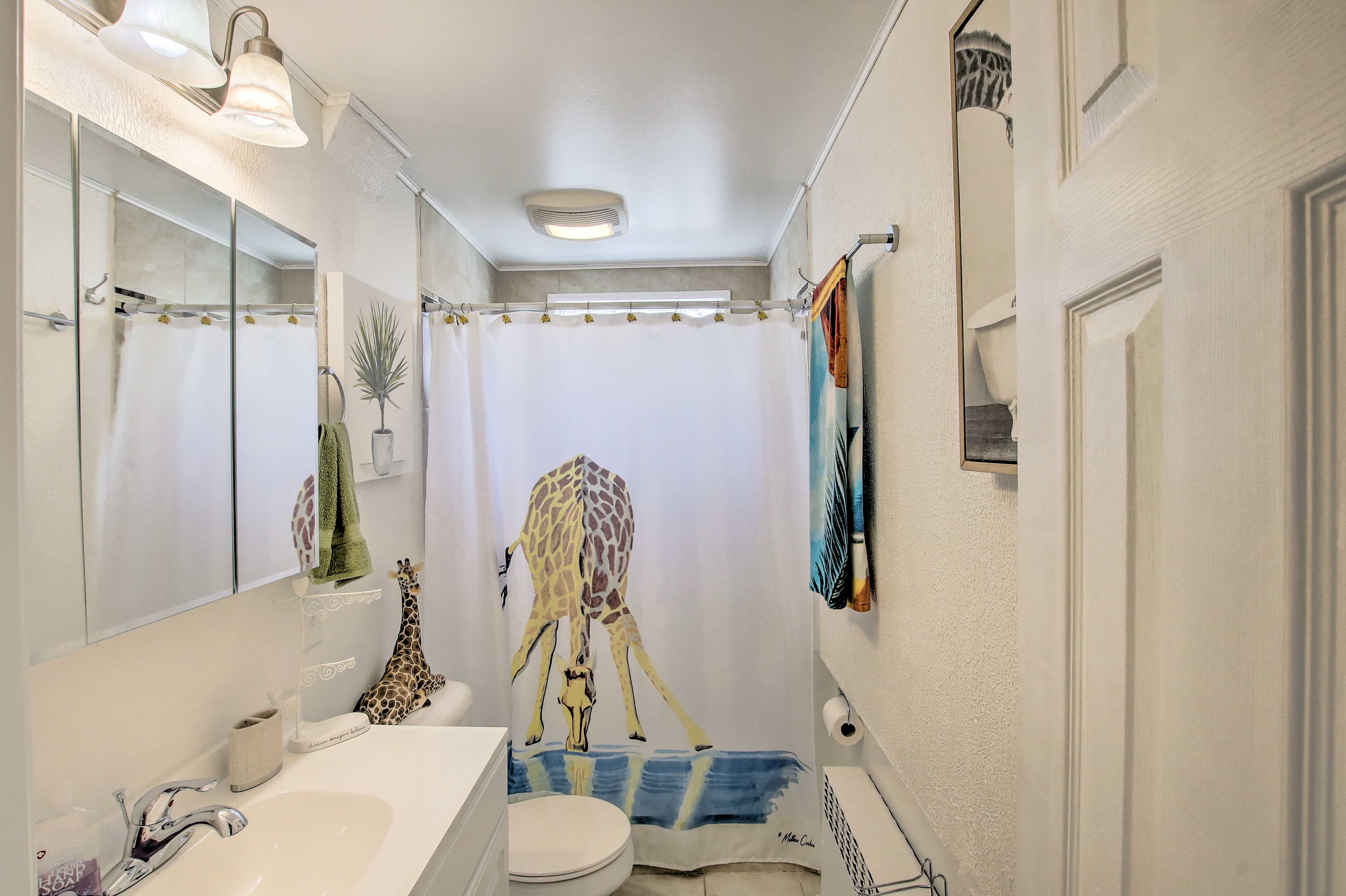 Full Bathroom | Complimentary Toiletries | Hair Dryer | Towels Provided