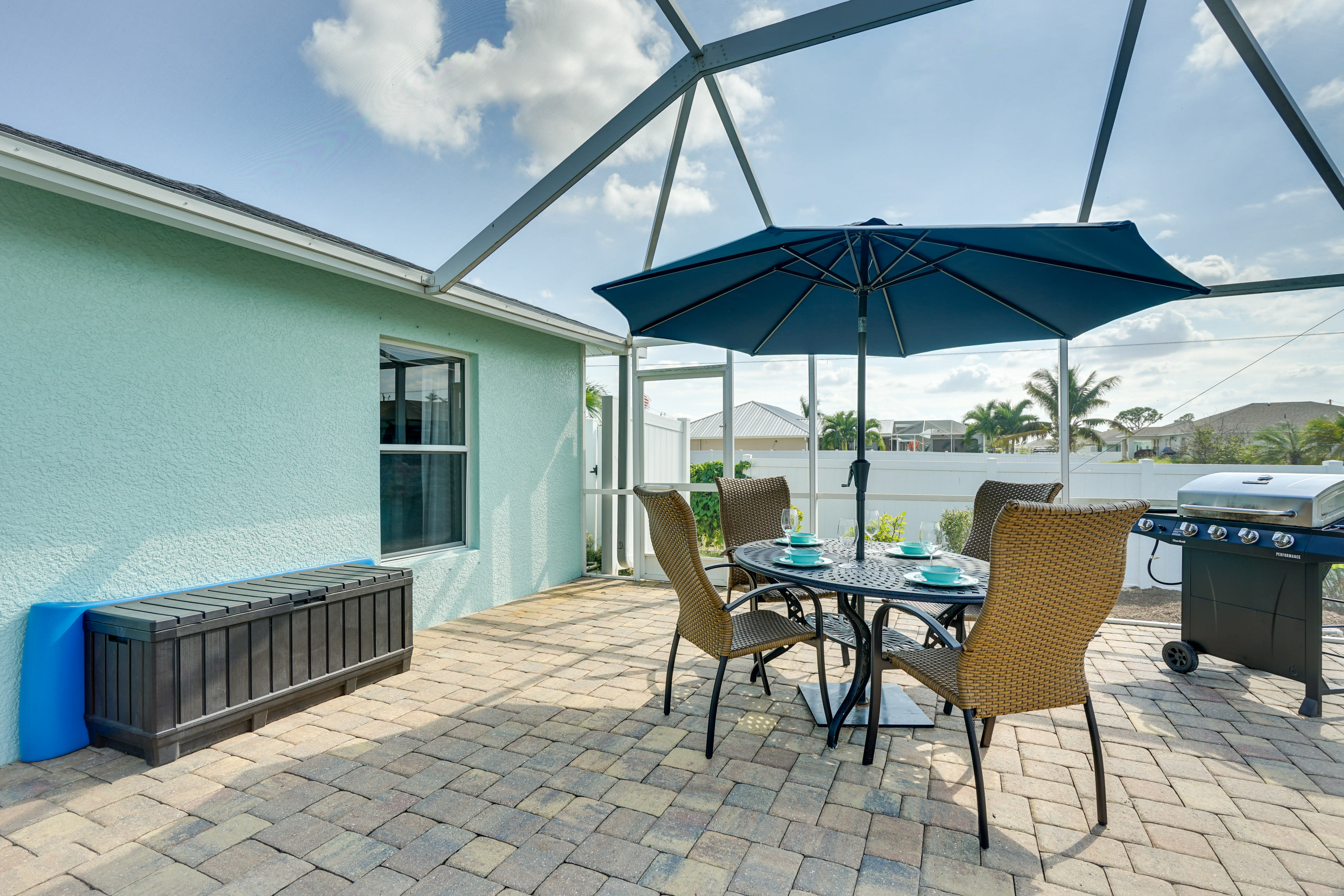 Outdoor Dining Area | Gas Grill