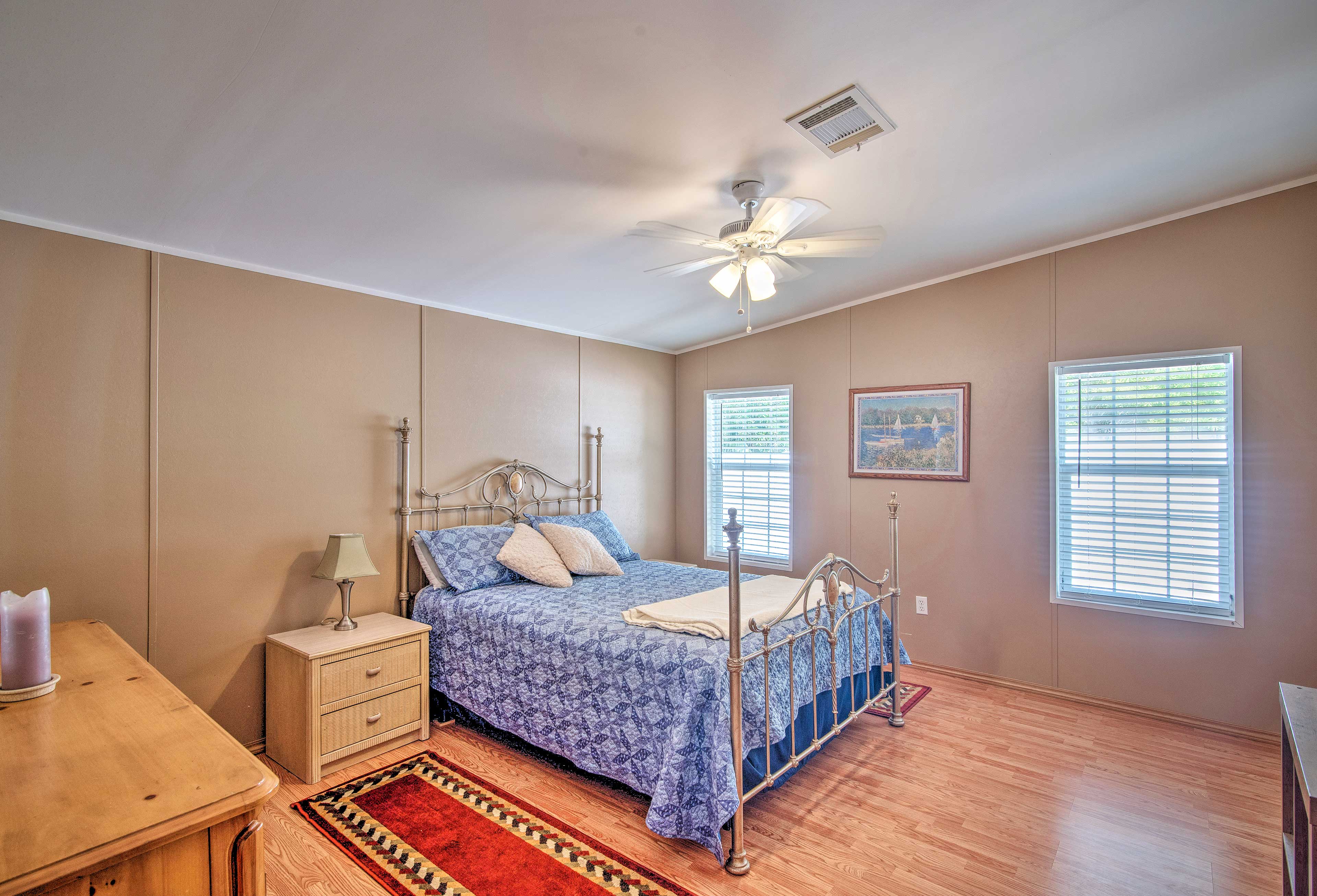 All 3 bedrooms host queen beds.