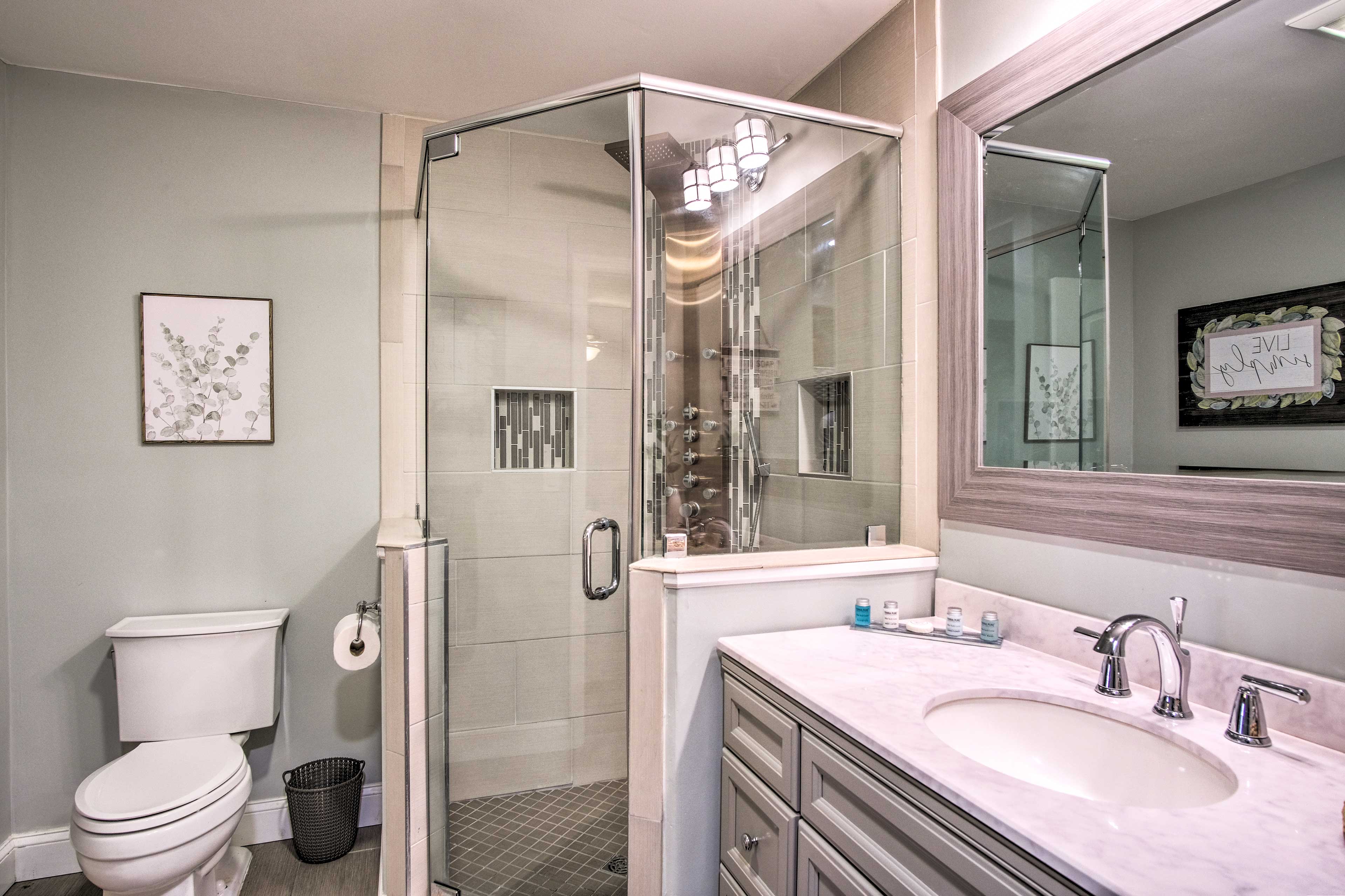 Full En-Suite Bathroom | Towels Provided