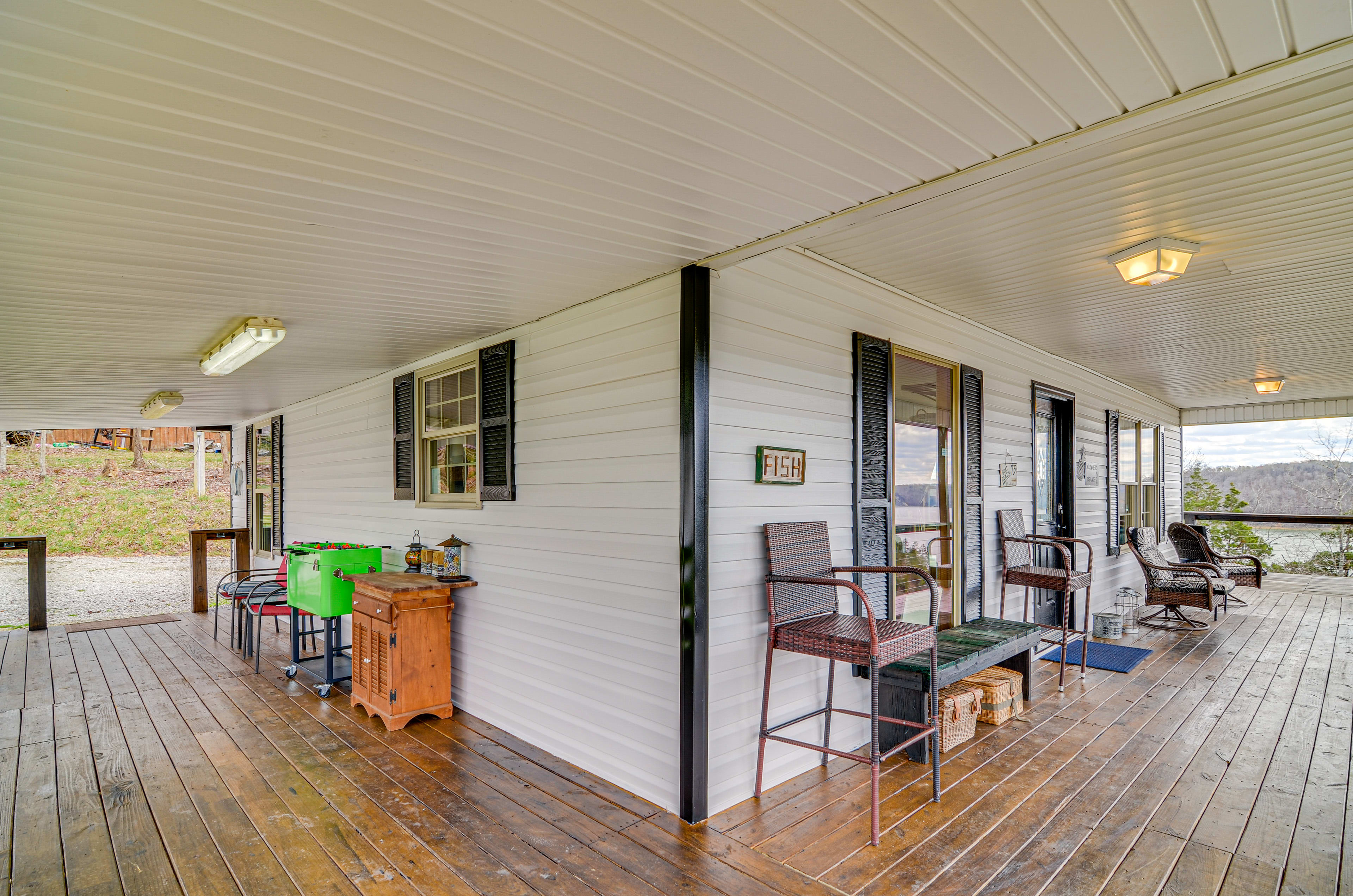 Deck | Gas Grill | Hot Tub