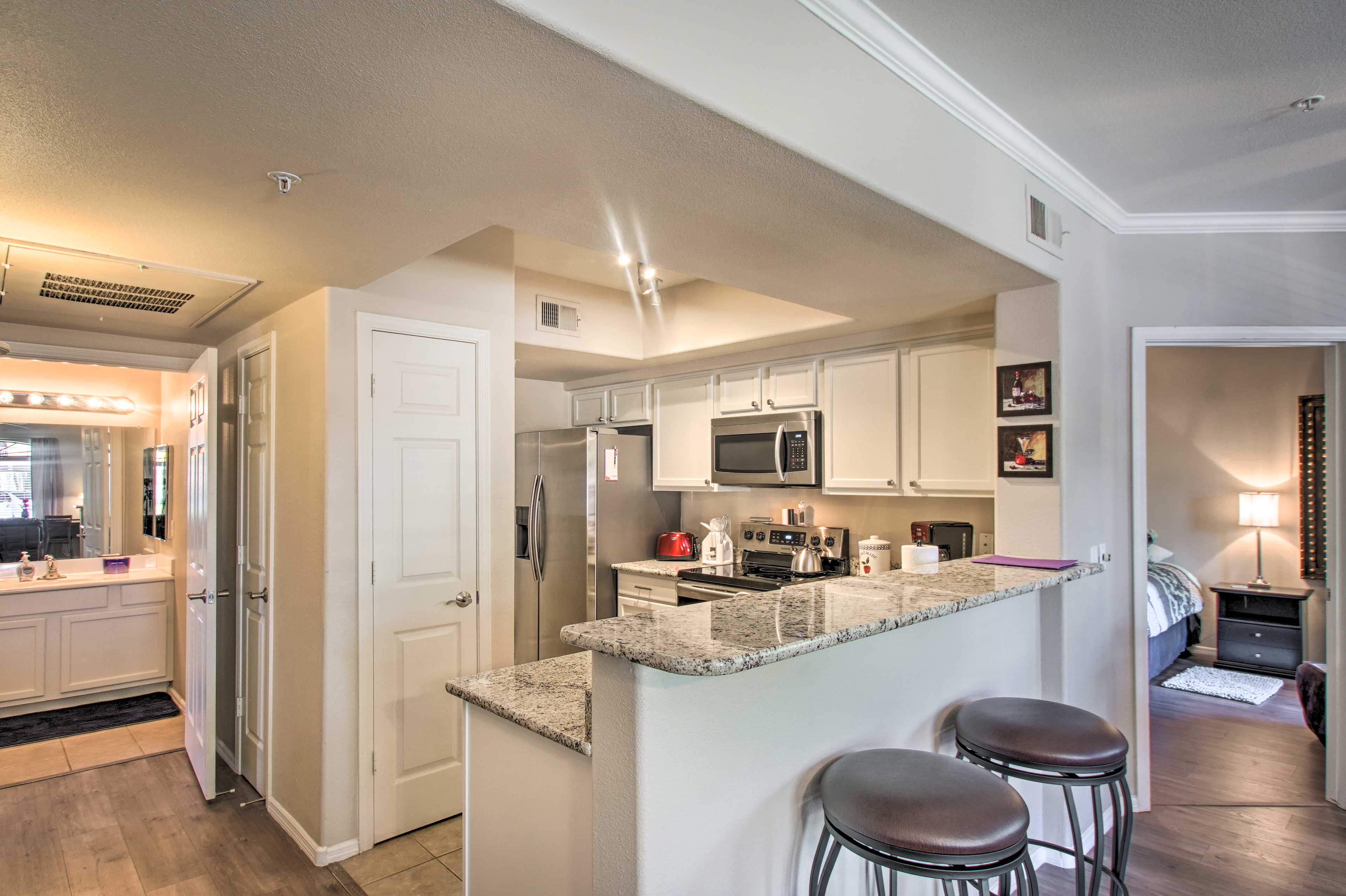 This vacation rental offers essentials like a fully equipped kitchen, and more!