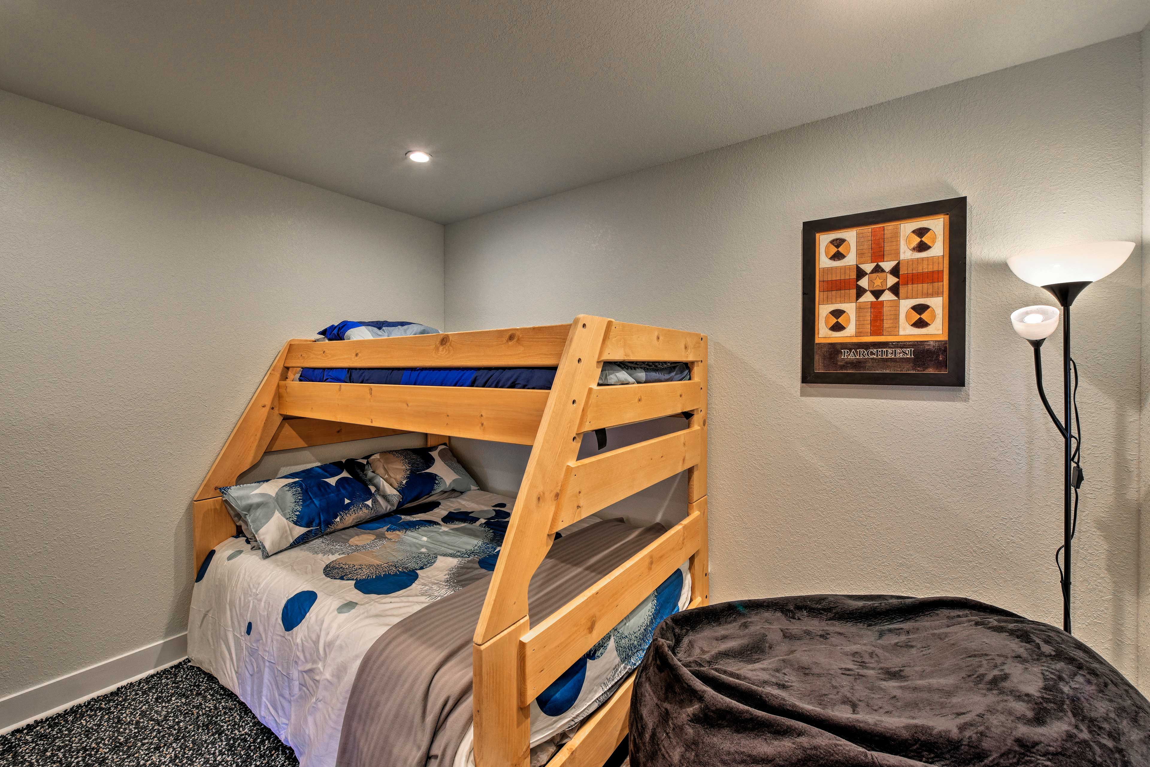 Bedroom 3 | Twin/Full Bunk Bed