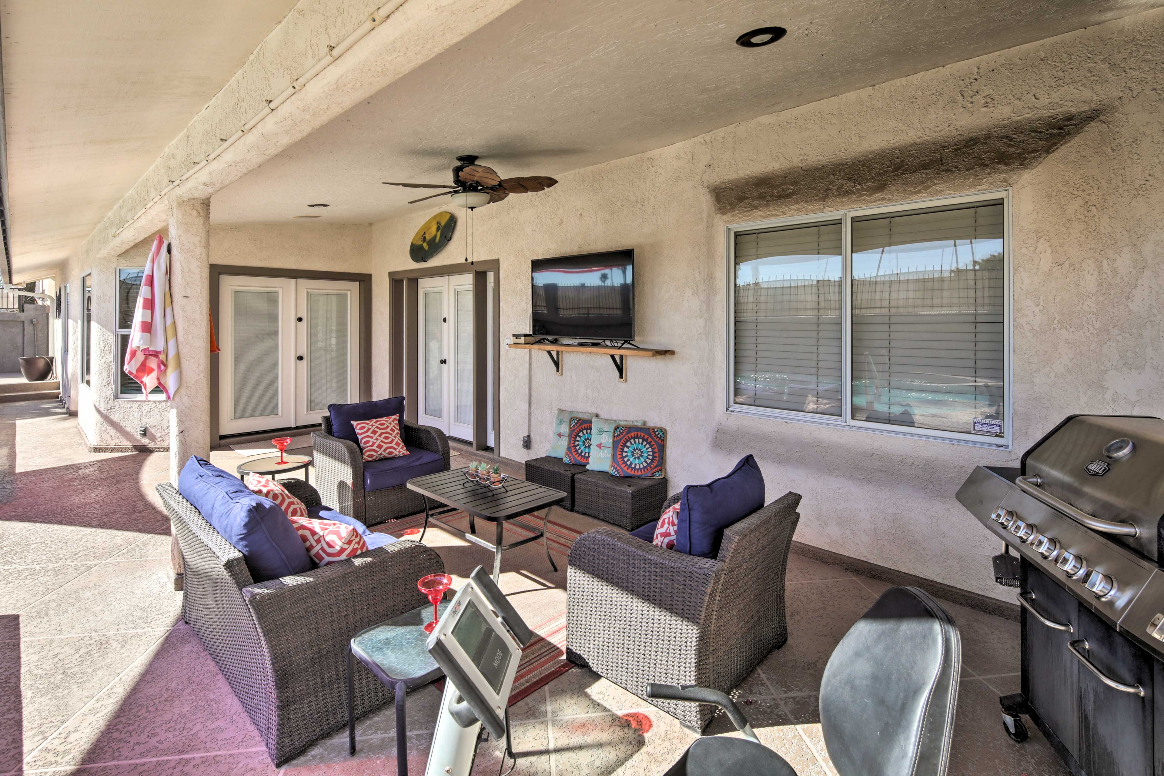 Private Covered Patio | Smart TV | Gas Grill | Outdoor Living Room