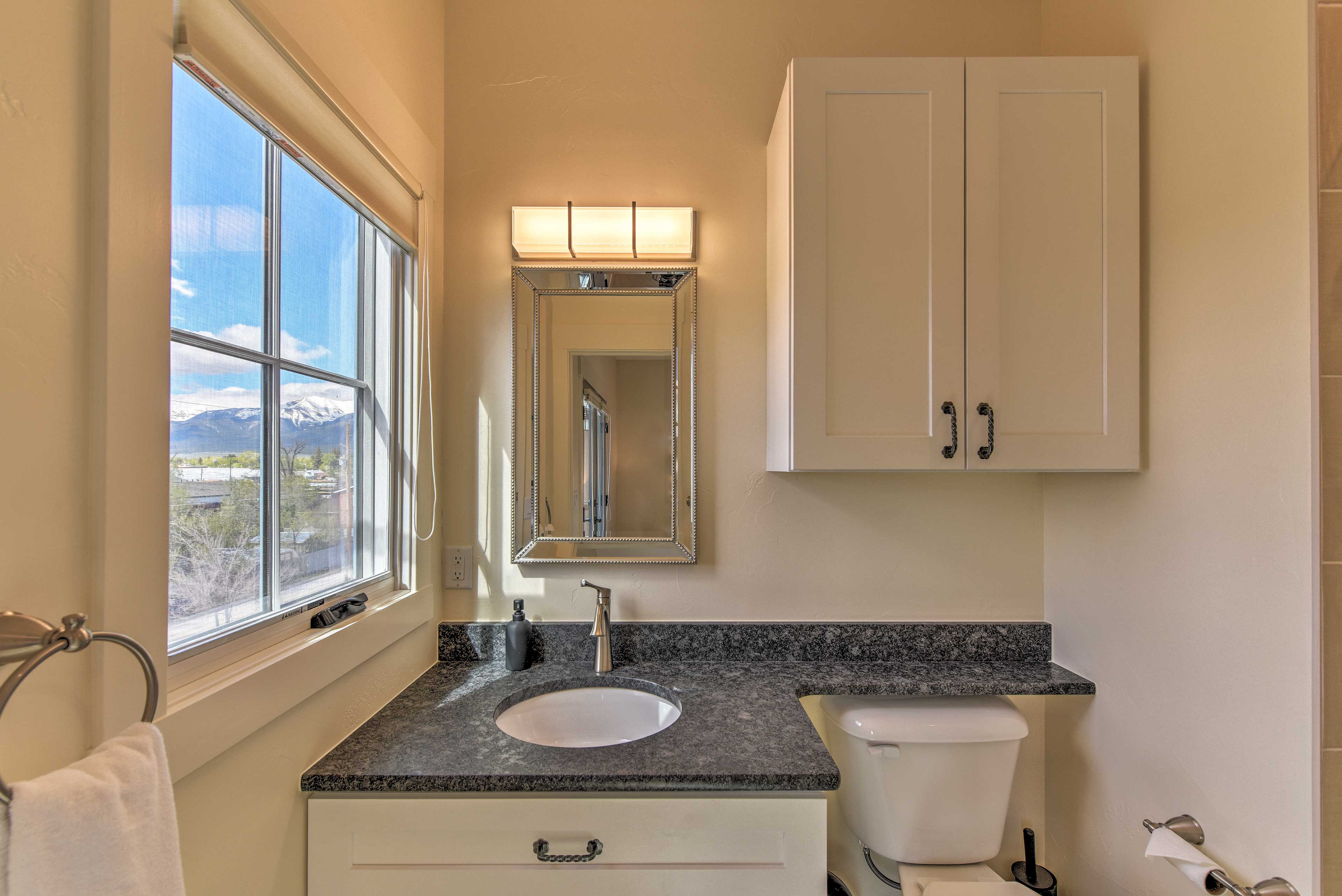 Full Bathroom | Towels & Linens Provided