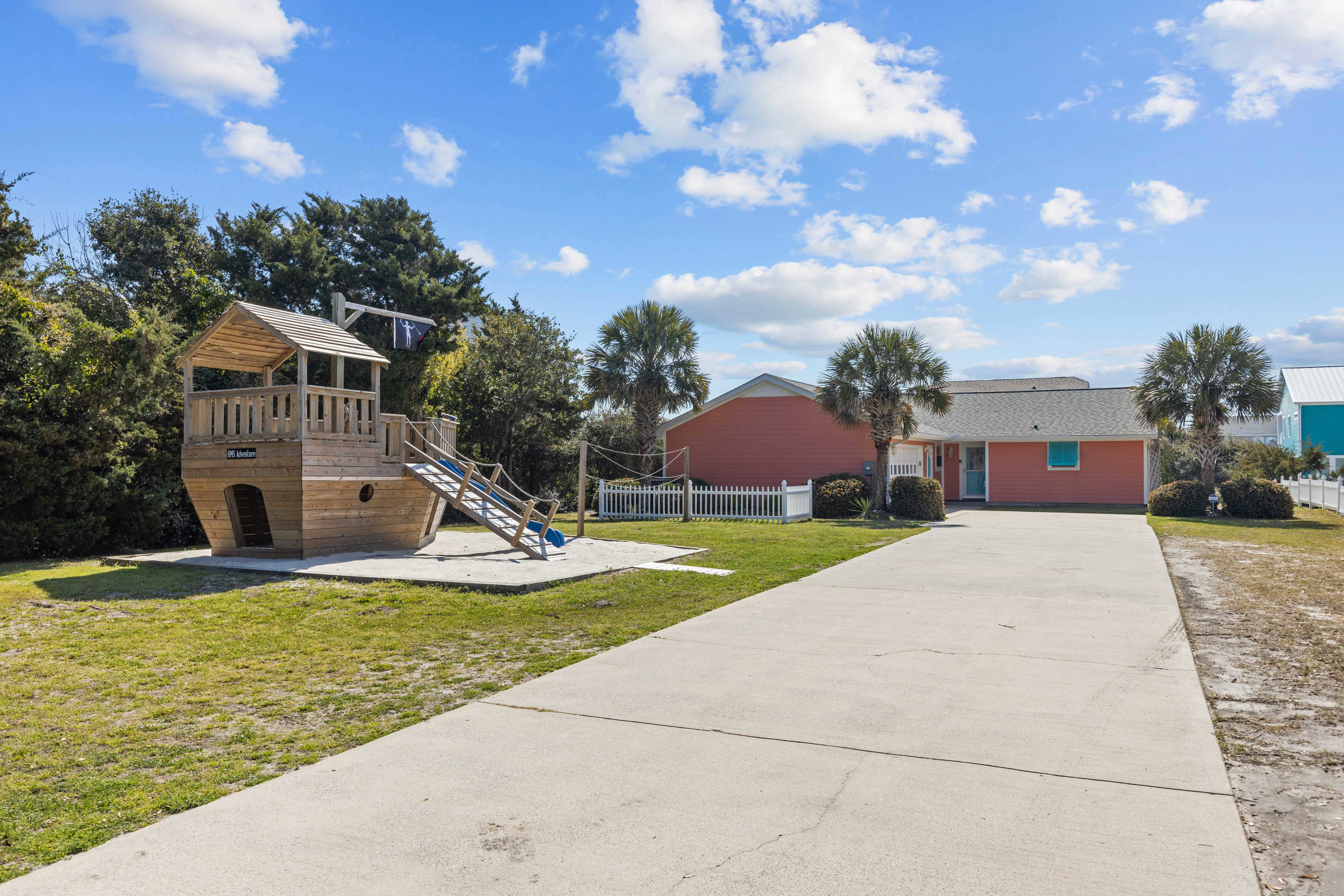 Colorful Emerald Isle Home: Just Steps to Beach!