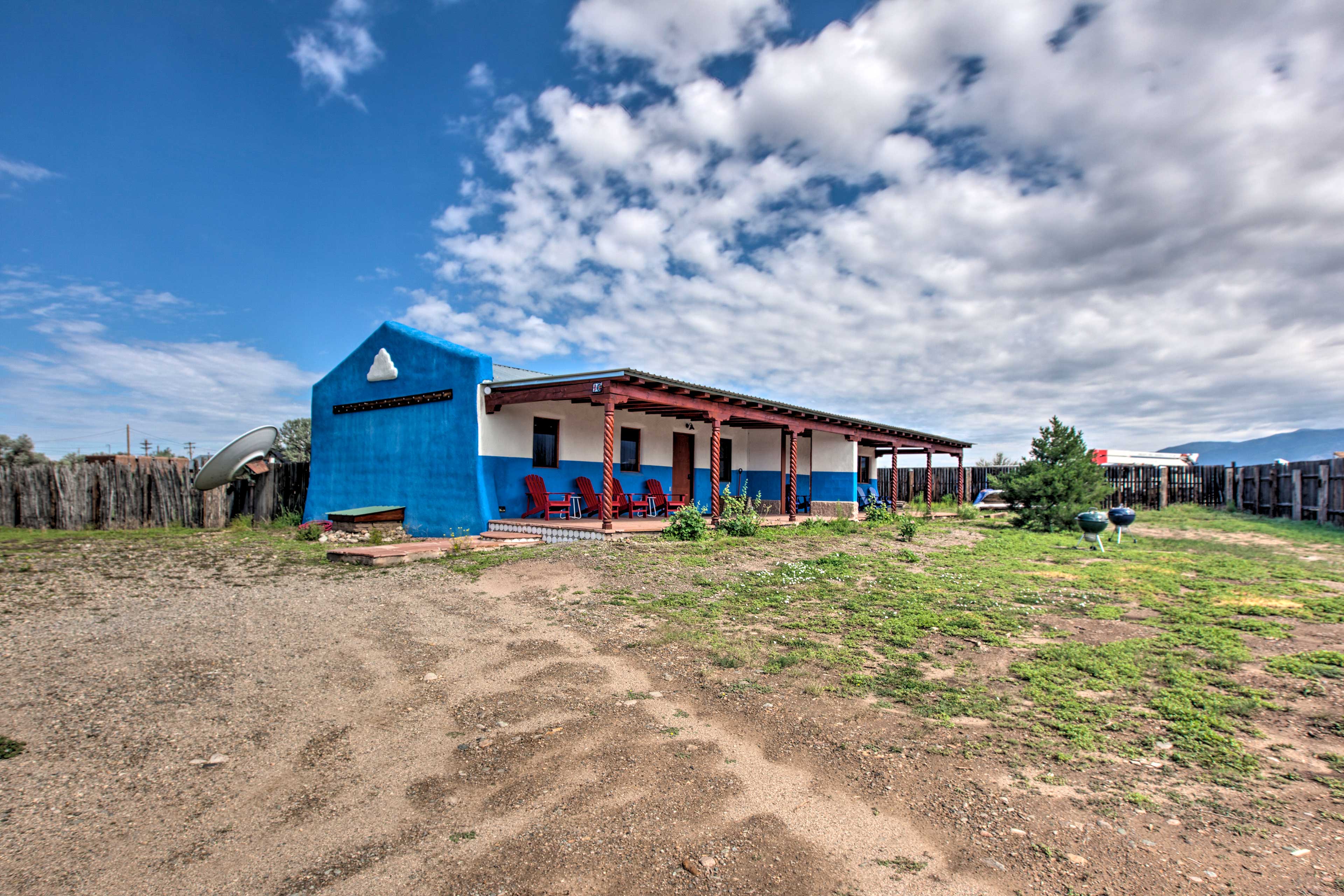 Parking | Driveway (3 Vehicles) | Street Parking | RV/Trailer Parking