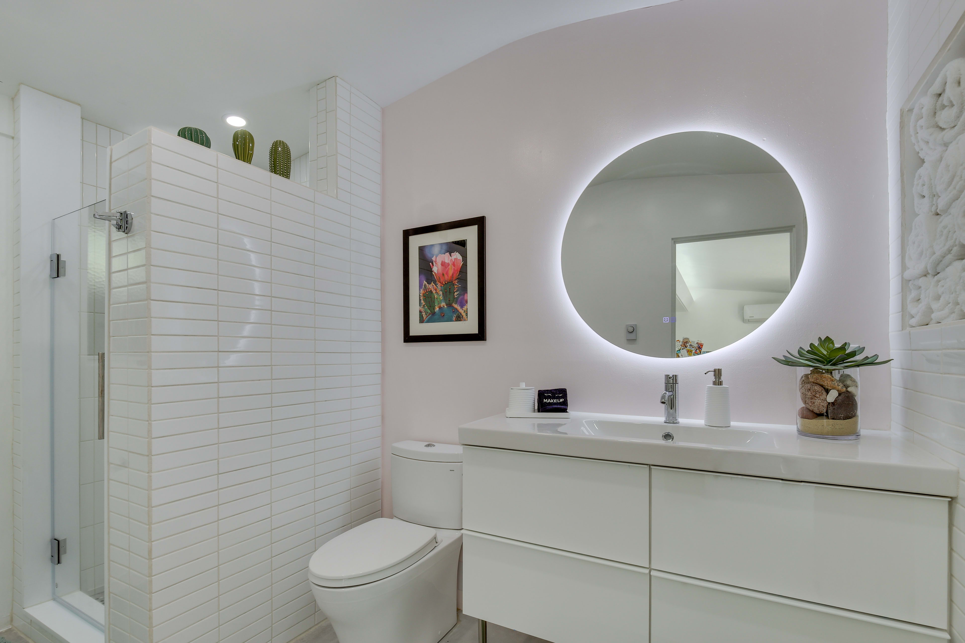 Full Bathroom | Towels Provided | Complimentary Toiletries