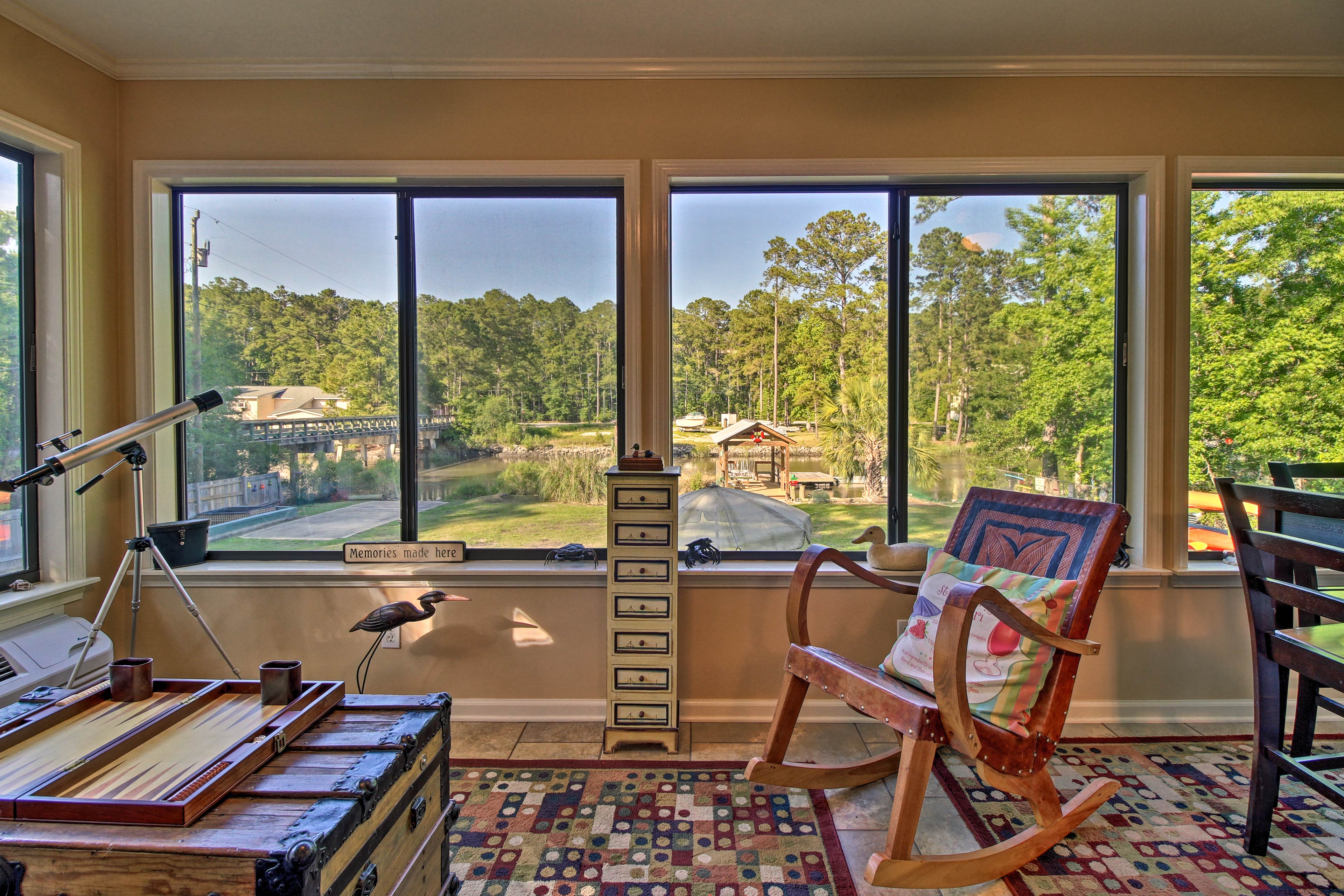 Sunroom w/ Views & Telescope