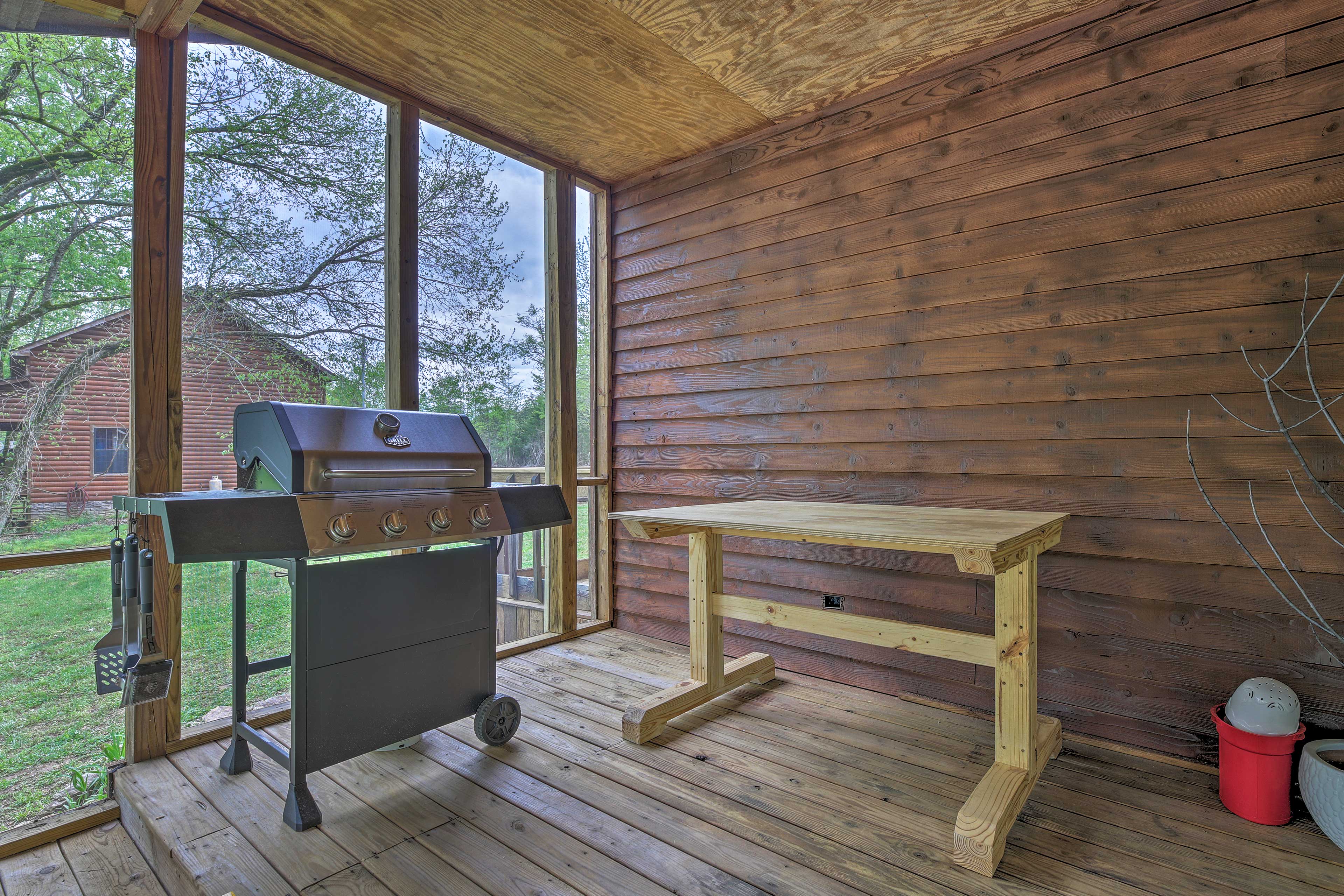 Screened-In Porch | Gas Grill