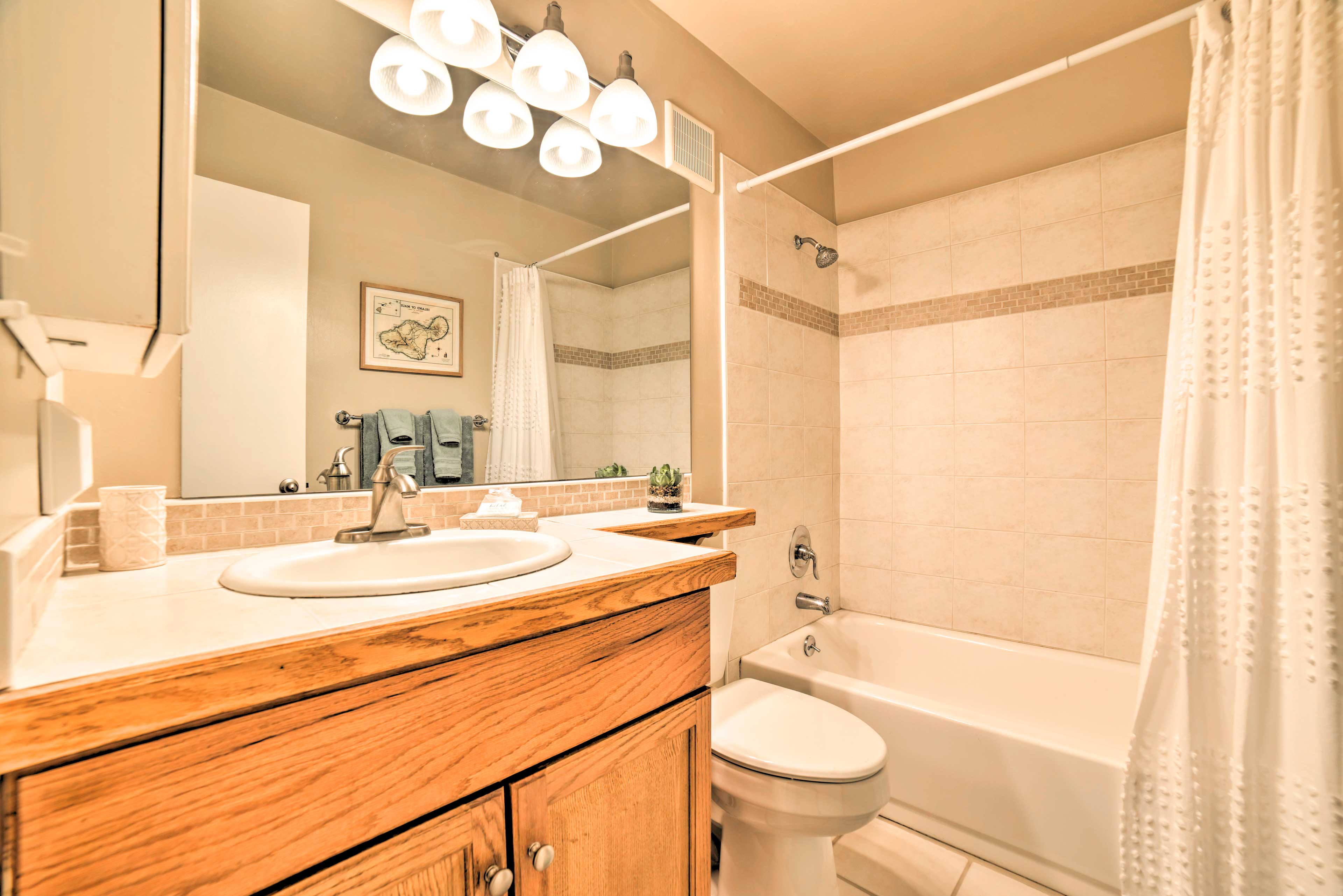 Full Bathroom | Towels & Linens Provided