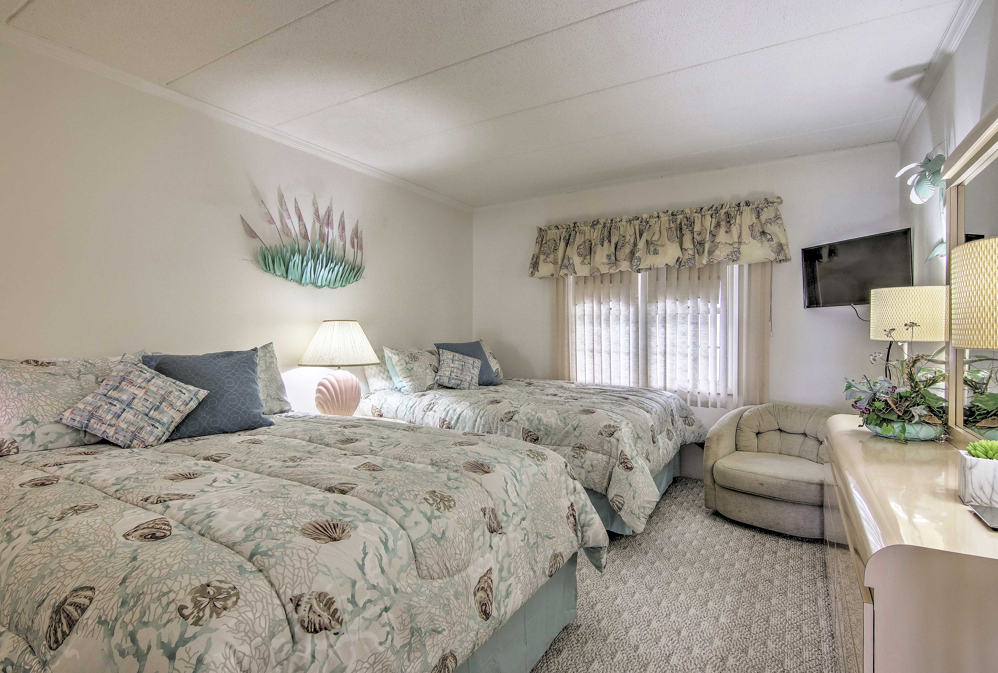 Bedroom | 2 Queen Beds | Smart TV