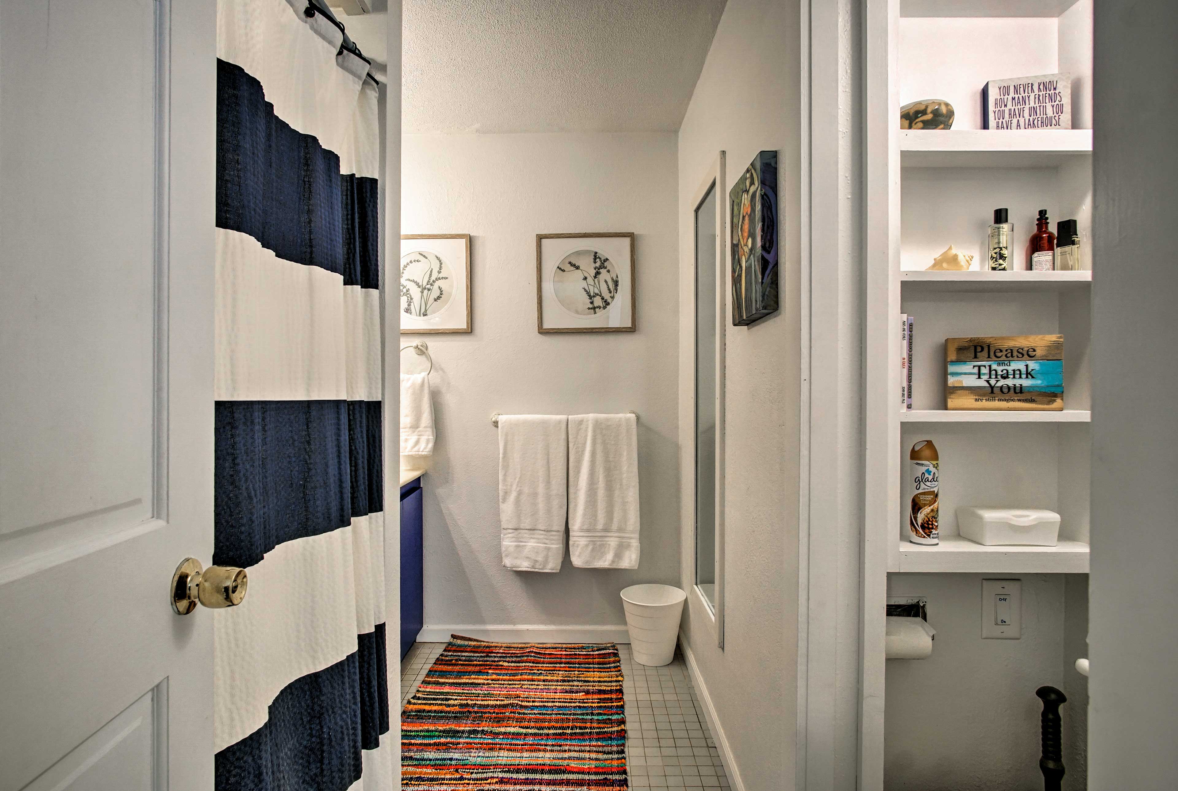 Full Bathroom | Linens & Towels