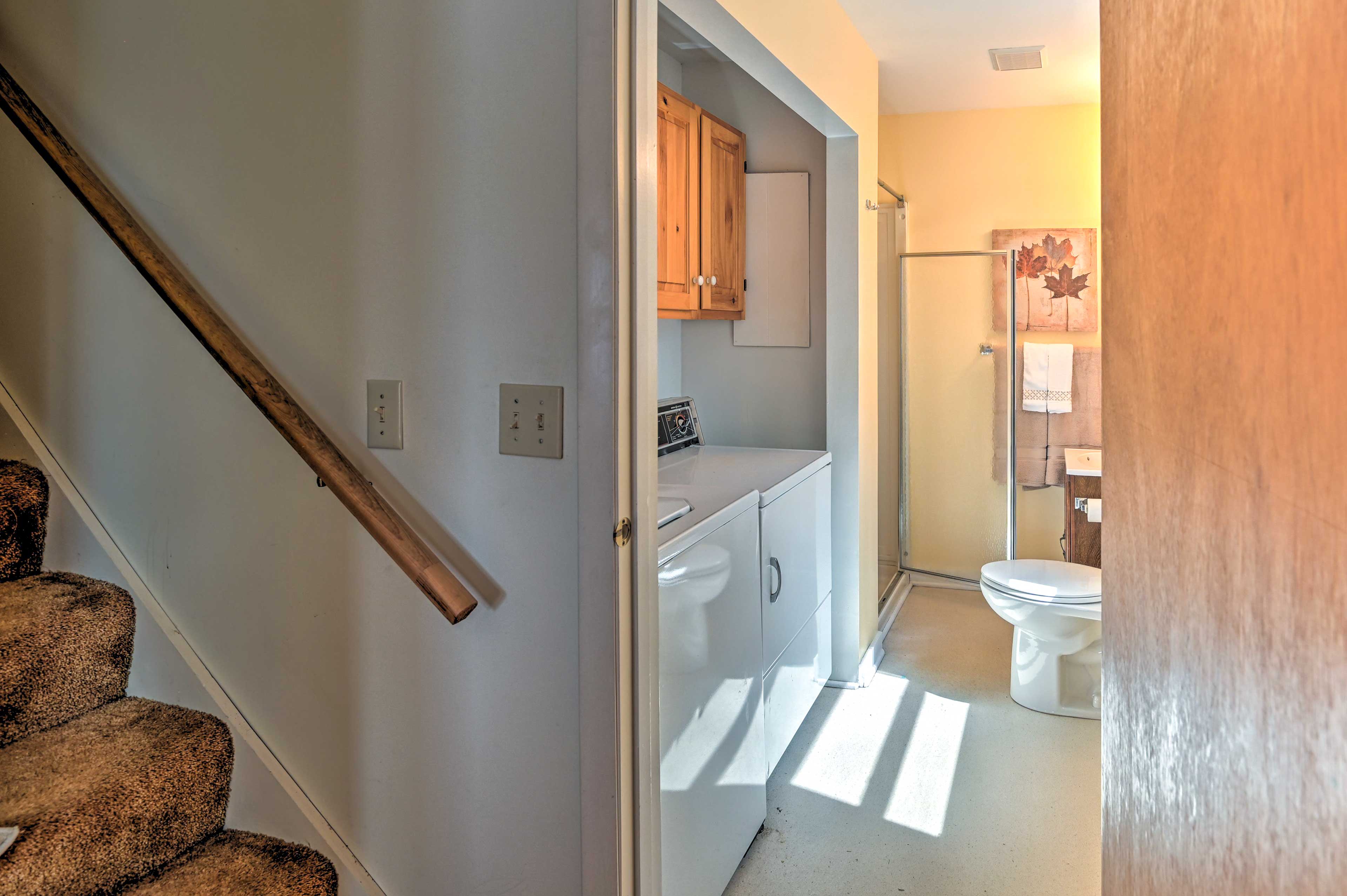 Full Bathroom | Laundry Area