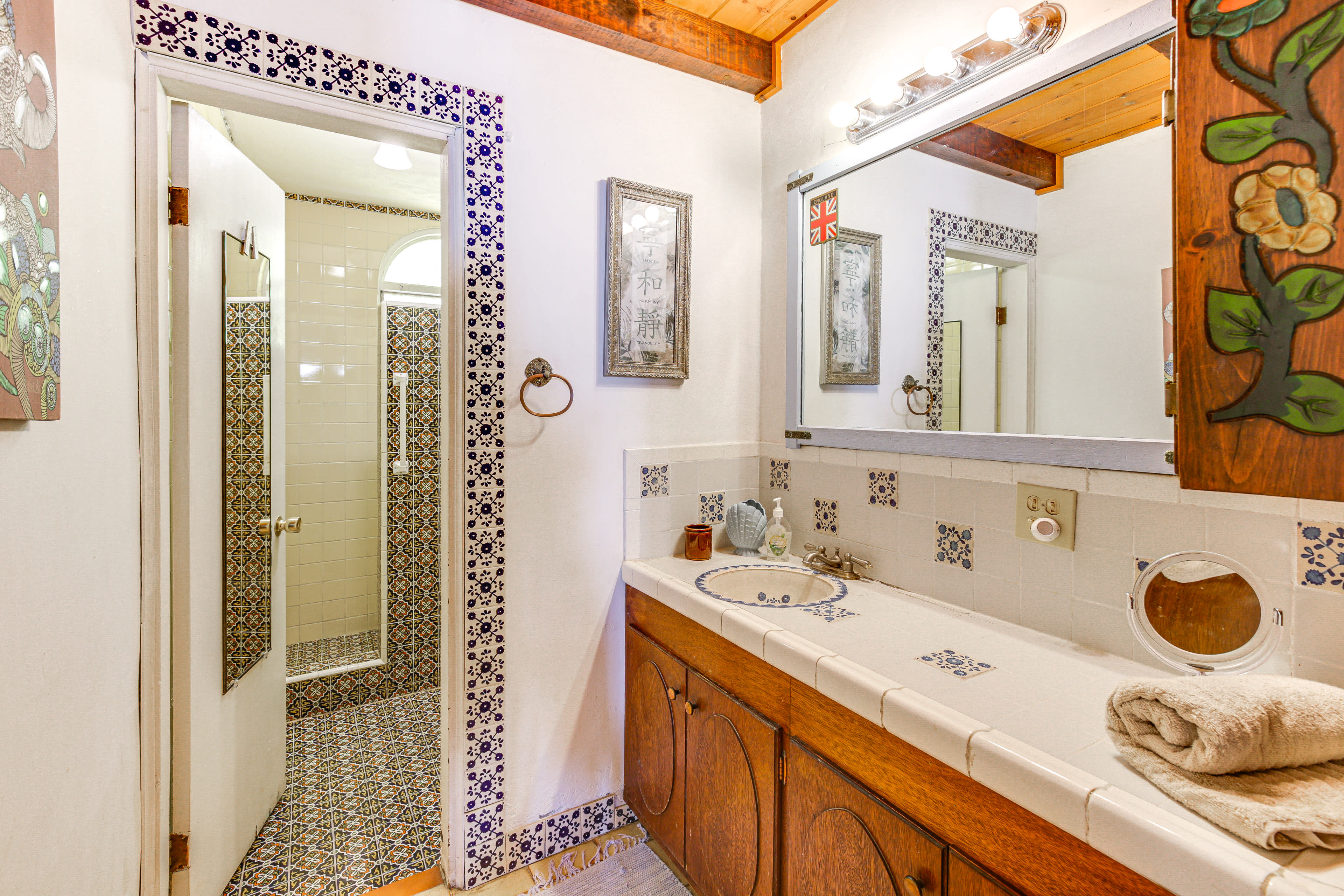 Full Bathroom | Towels & Linens Provided