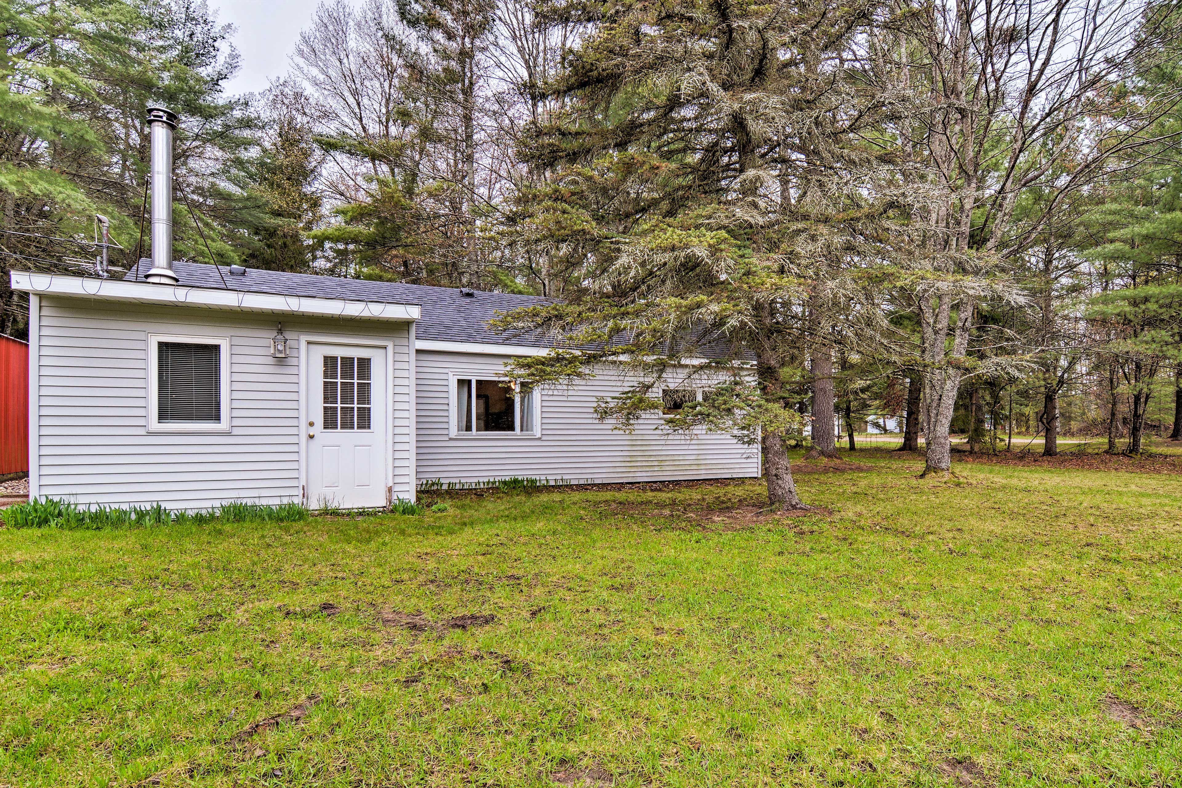 Find a large yard, Lake Otsego nearby, and more at this vacation rental.