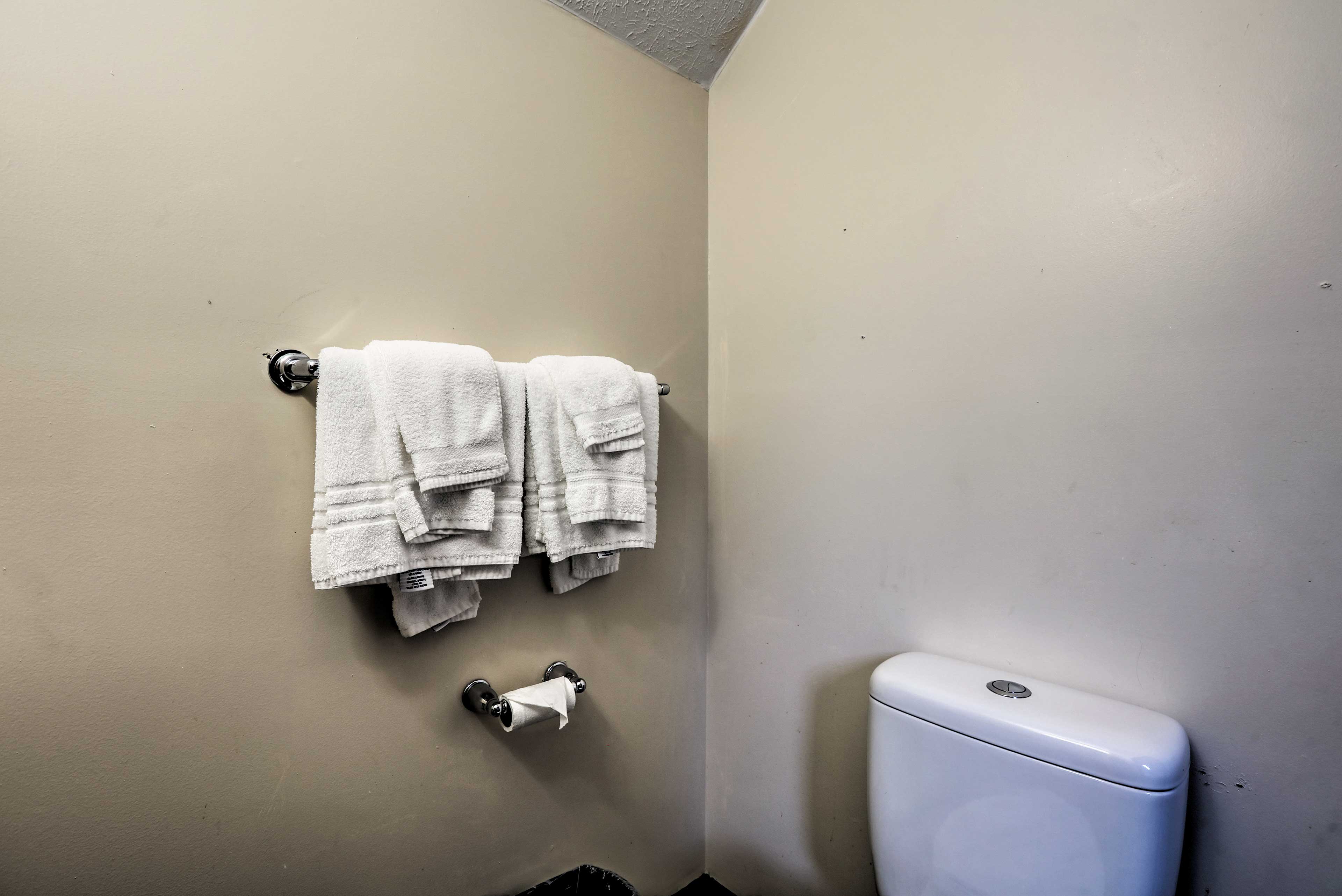 Full Bathroom | Complimentary Toiletries | Linens & Towels