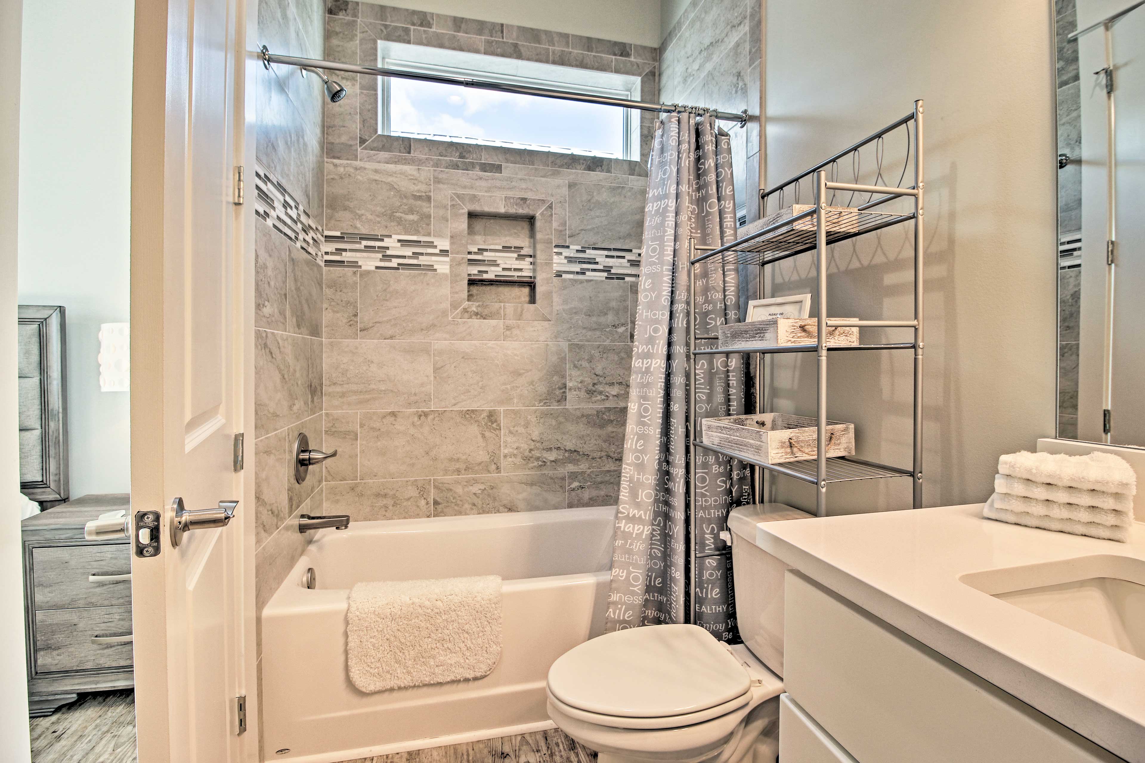 Full Bathroom | Linens & Towels