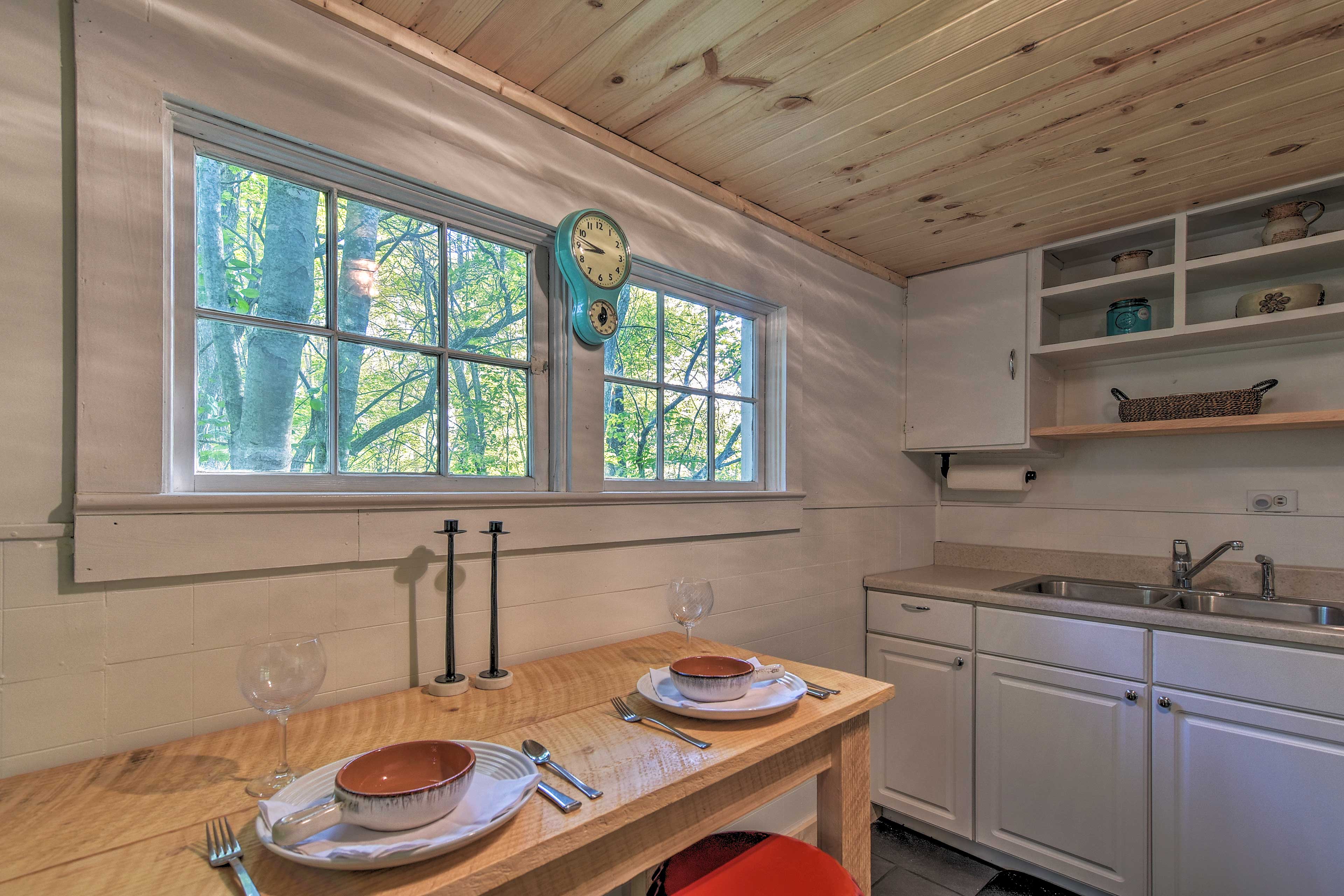 Dining Area | Dishware & Flatware