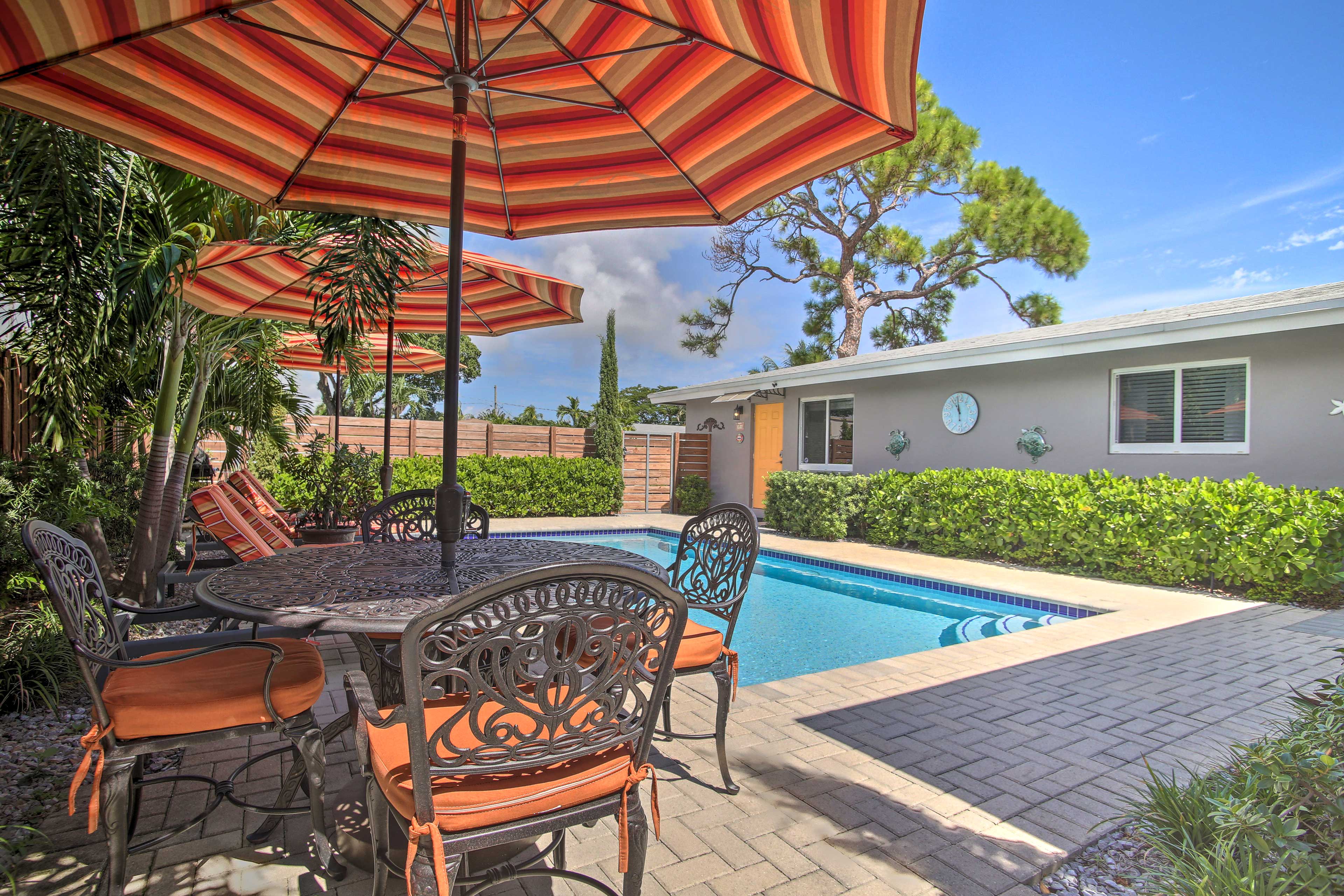 Shared Amenities | Pool | Sun Chairs | Gas Grill