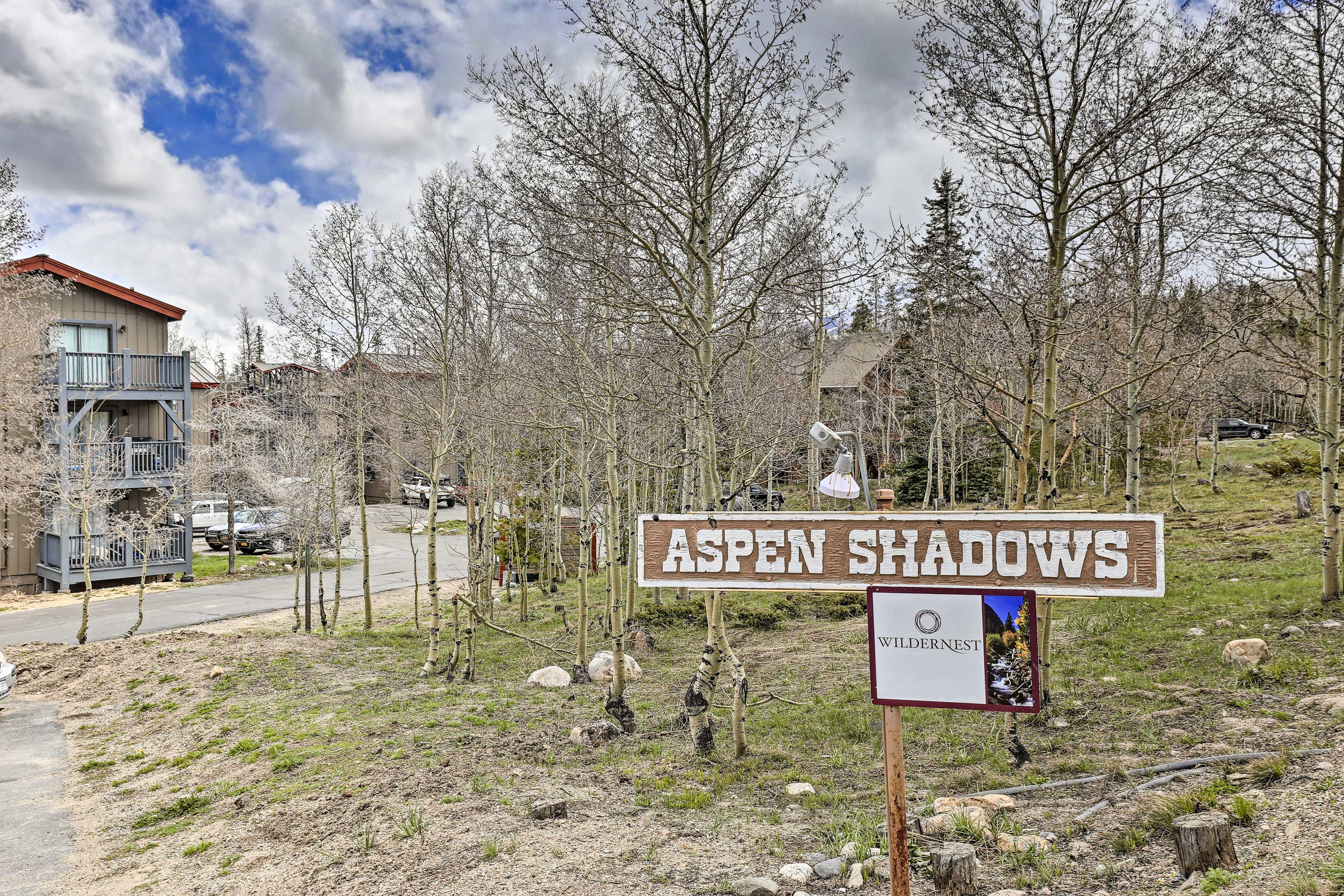 Aspen Shadows is just a short drive from ski resorts and Dillon Reservoir.