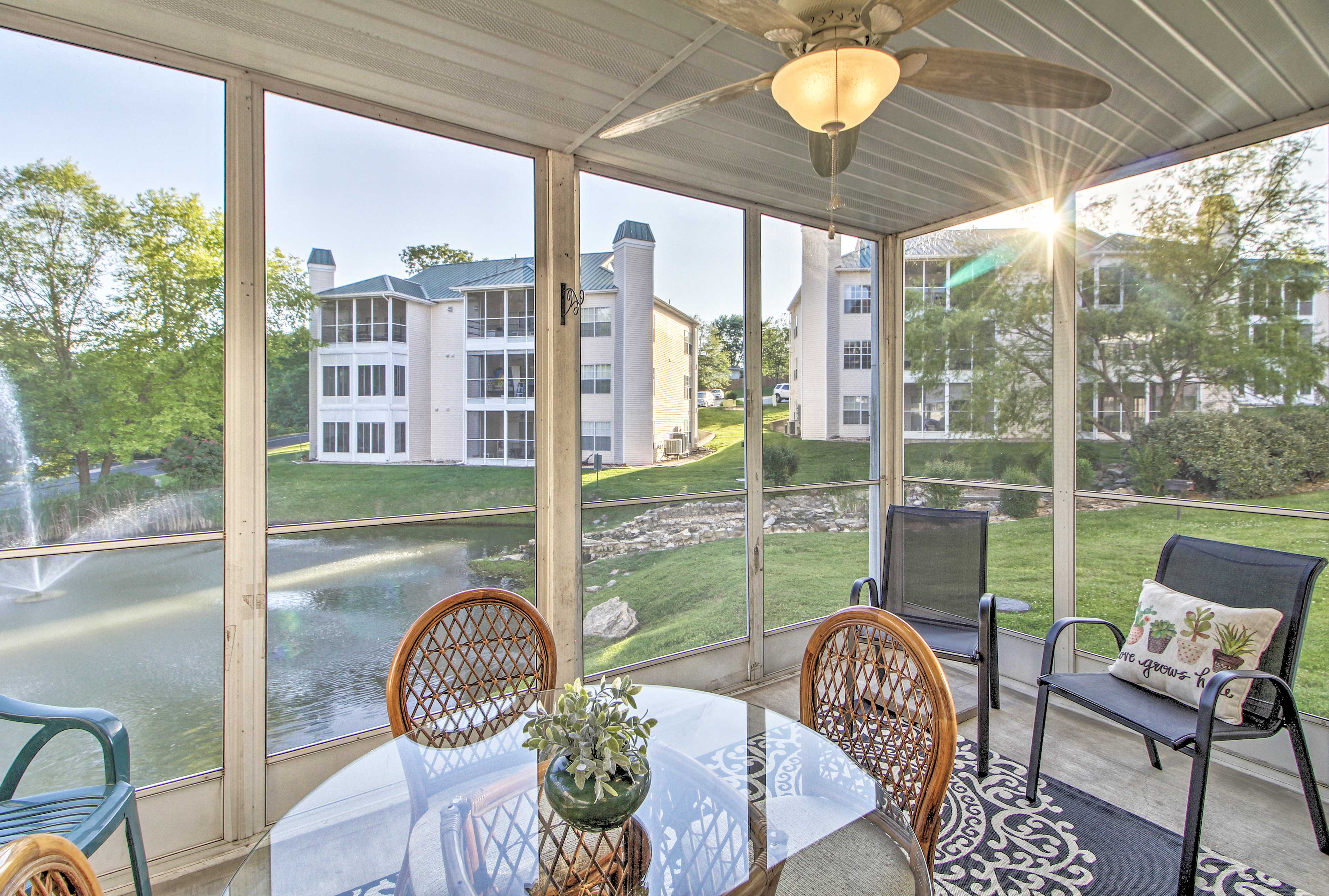 Screened-In Patio | Outdoor Dining