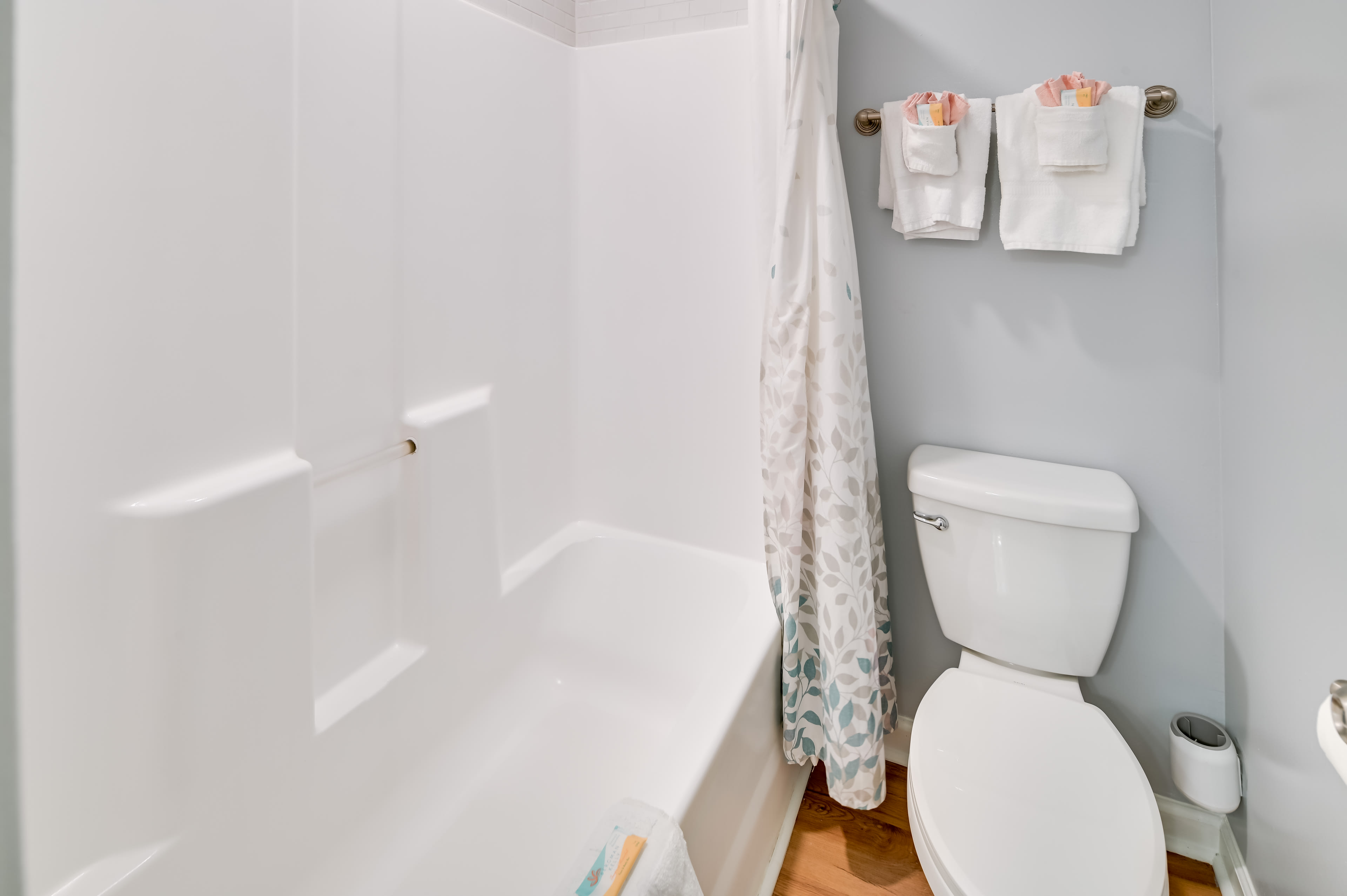 En-Suite Bathroom | Towels Provided | Full Length Mirror | Hair Dryer