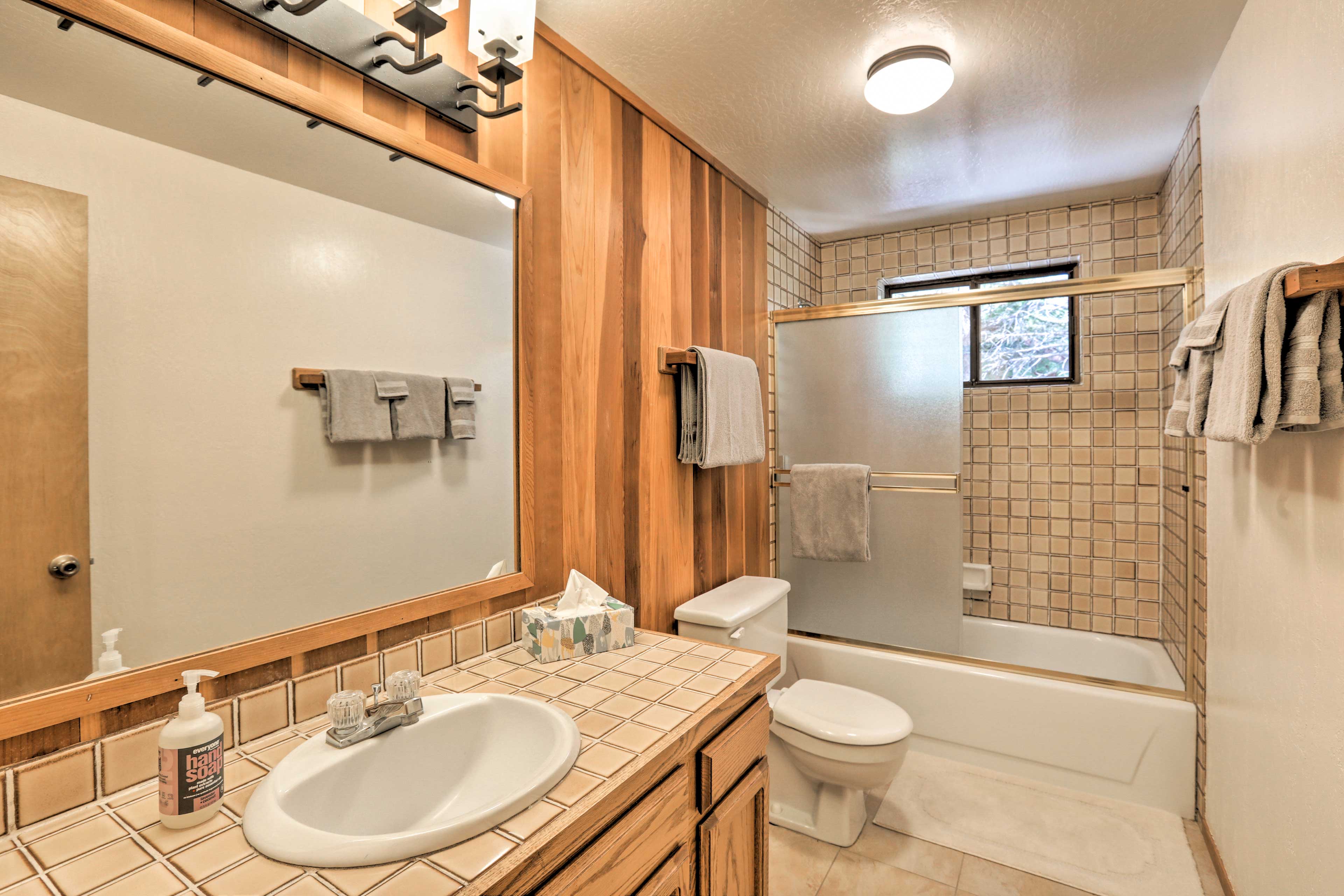 Each of the 3 baths have shower/tub combos.